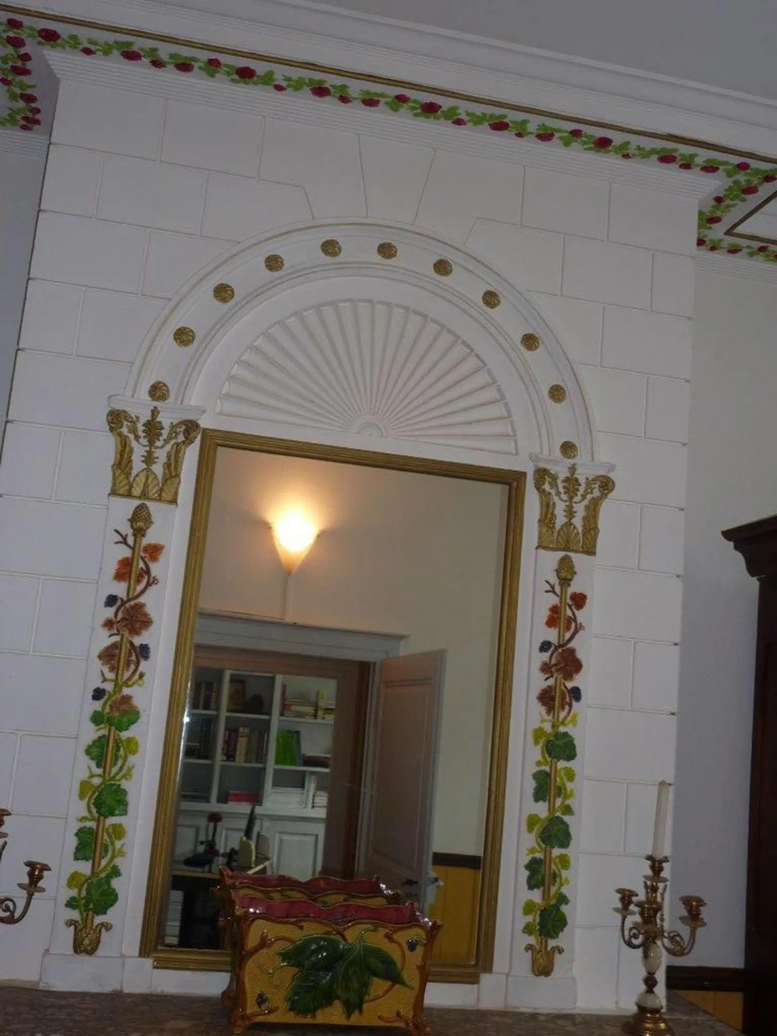 Decorative detail in Chambres d'Hôtes L'Enclos des Jacobins