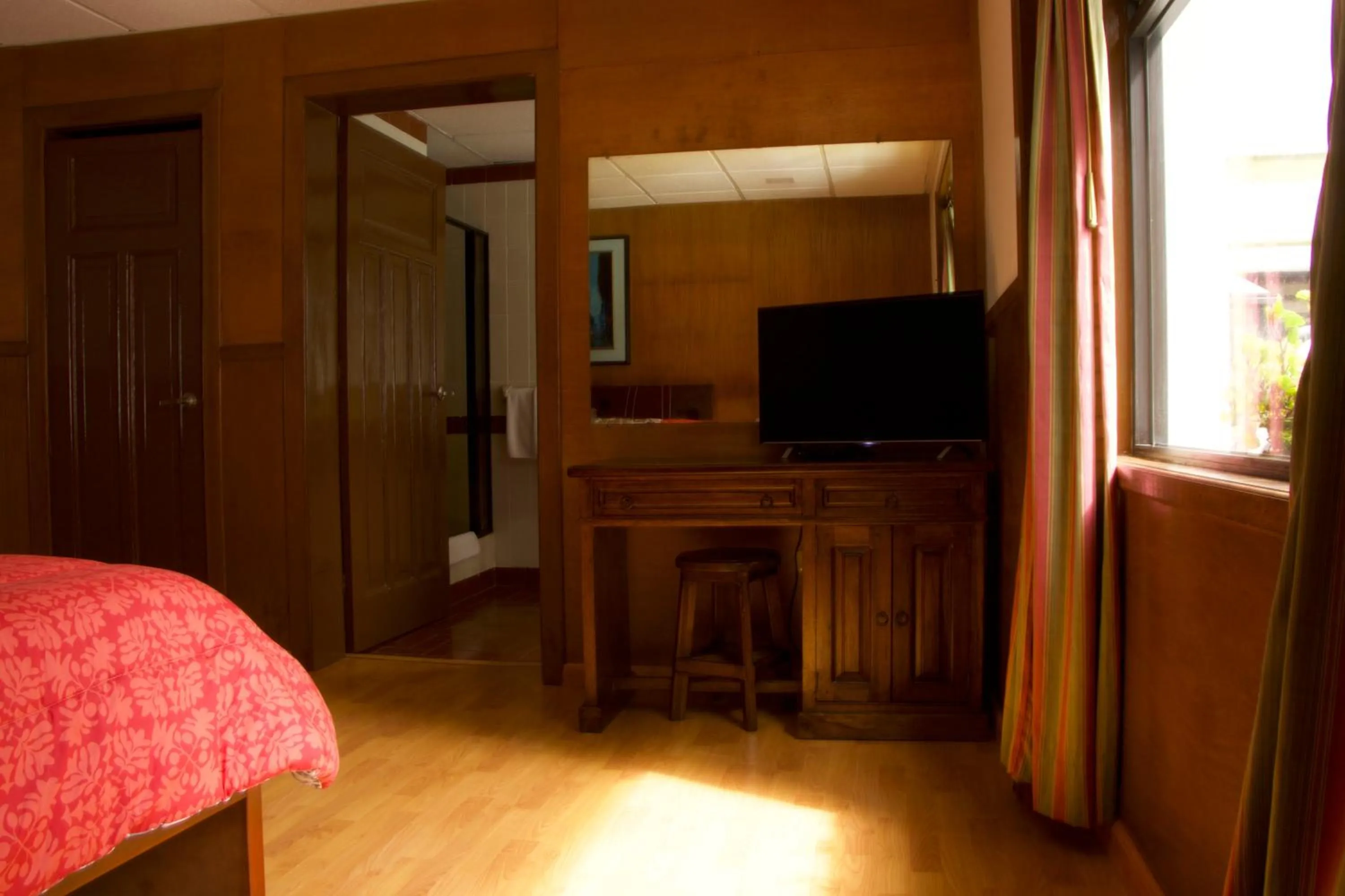 Photo of the whole room in Hotel Ambassador