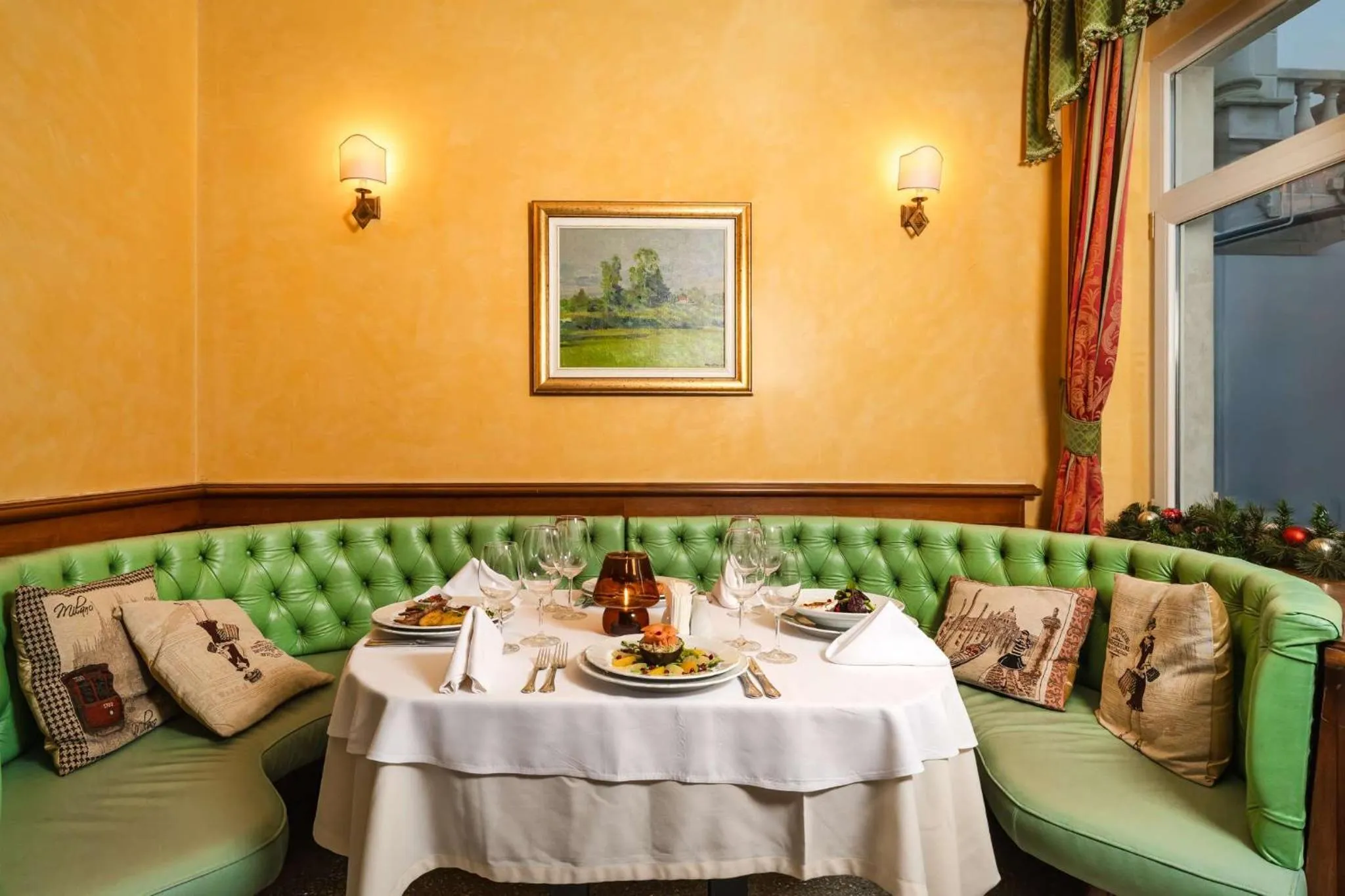 Restaurant/places to eat in Festa Winter Palace Hotel