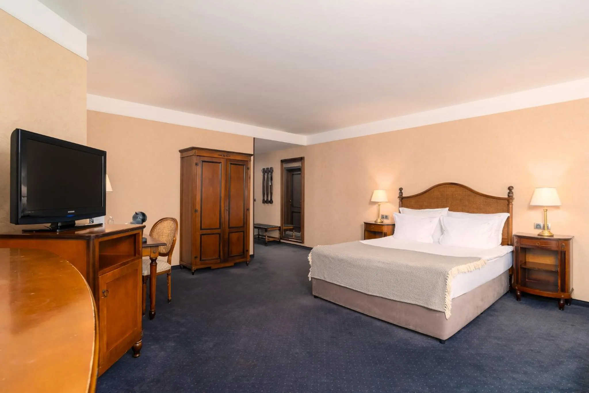 Bedroom, Bed in Festa Winter Palace Hotel