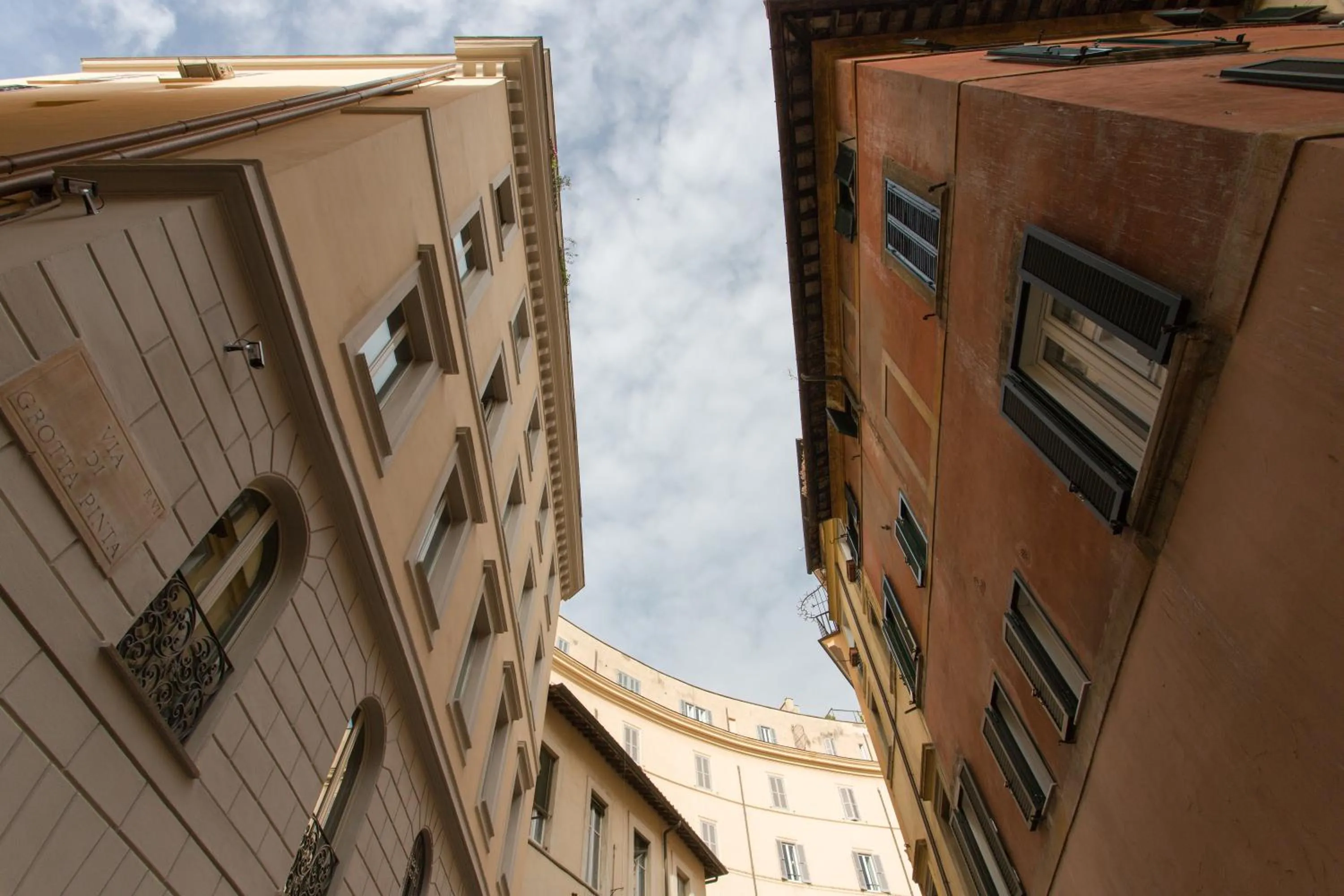 Nearby landmark in Rome as you feel - Grotta Pinta apartments
