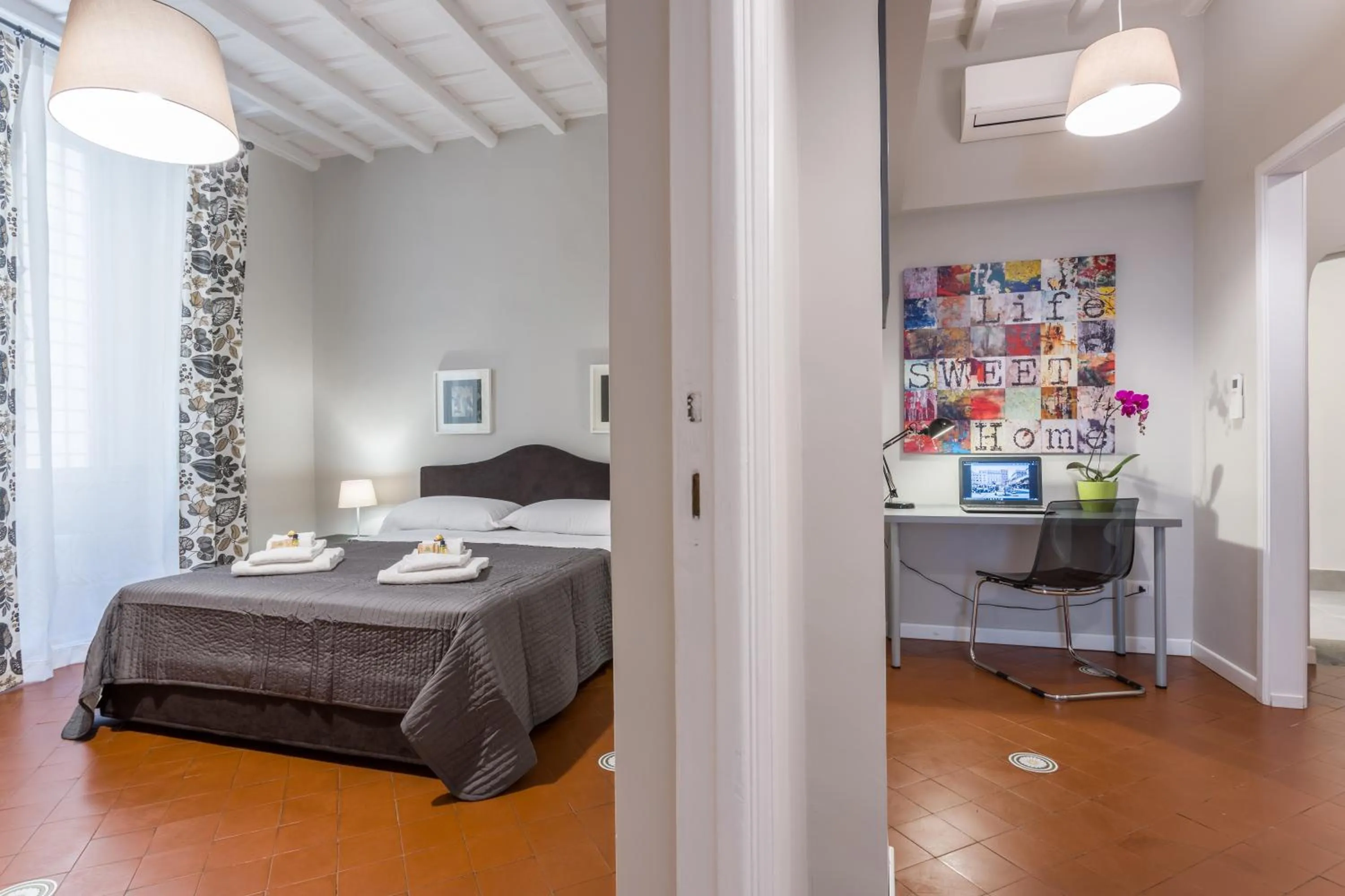 Decorative detail, Bed in Rome as you feel - Grotta Pinta apartments