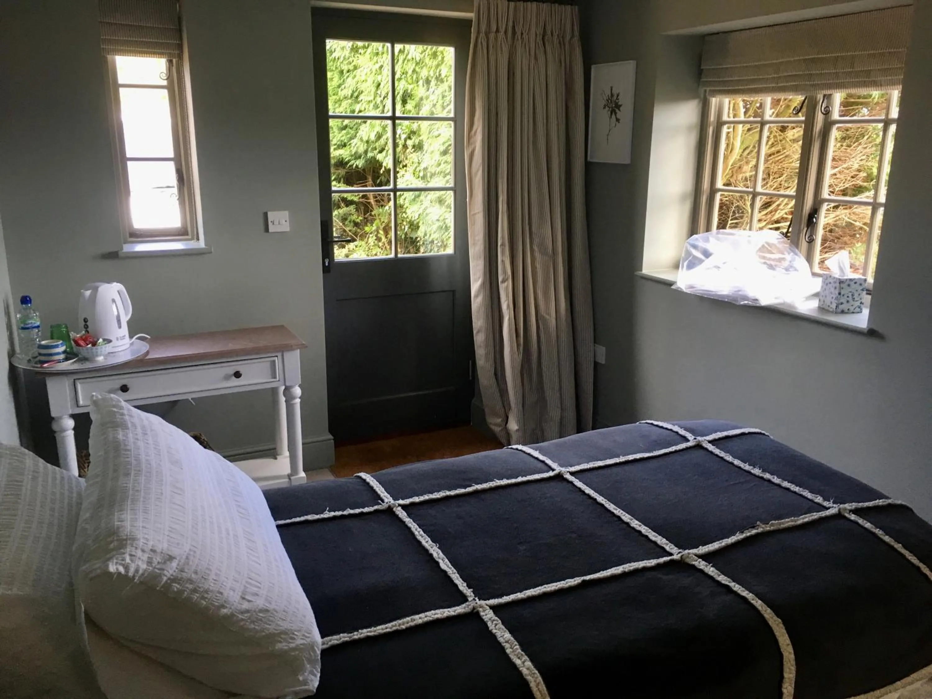 Bedroom, Bed in Church End Cottage