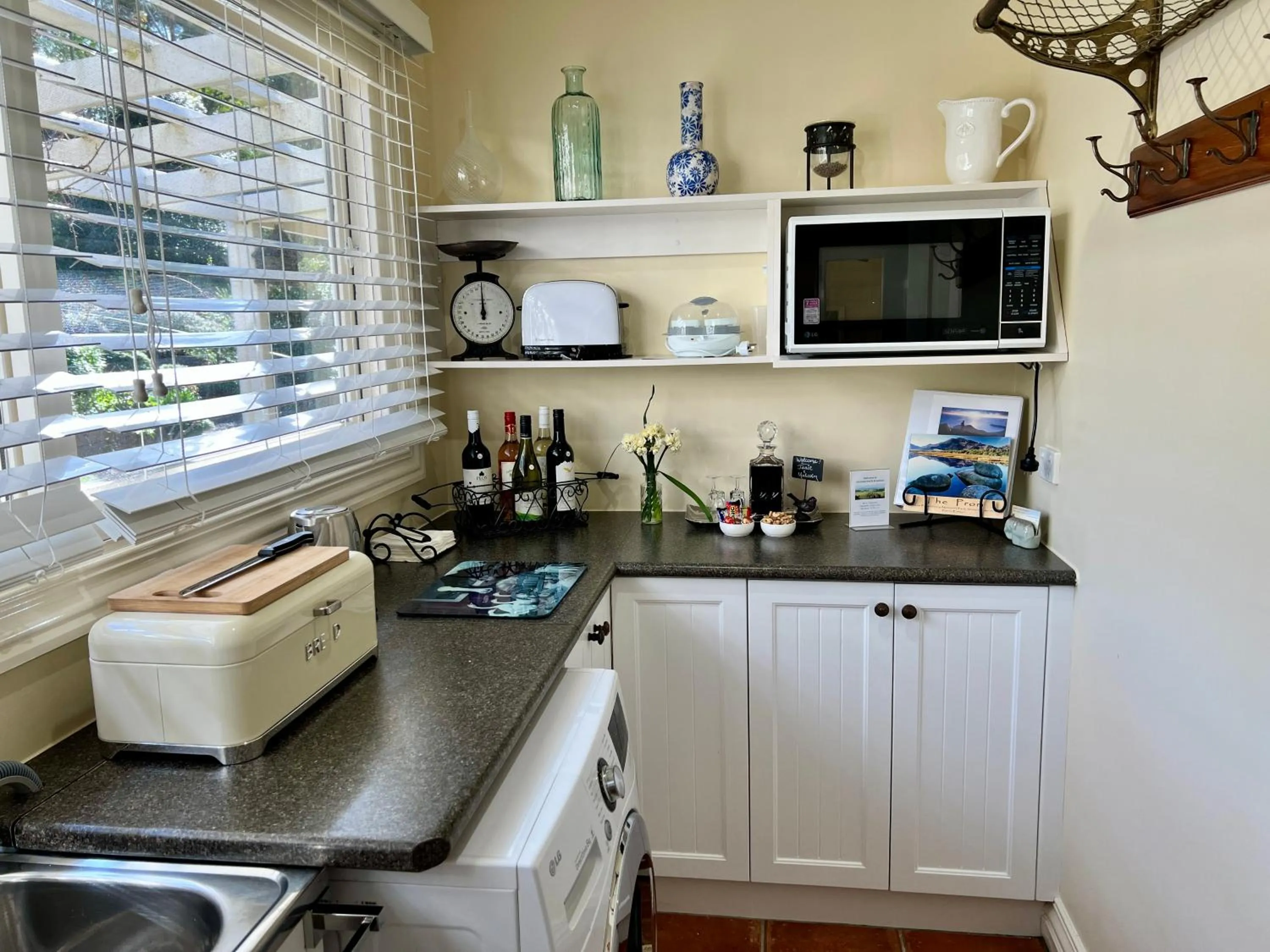 Coffee/tea facilities in Llarrinda Bed & Breakfast