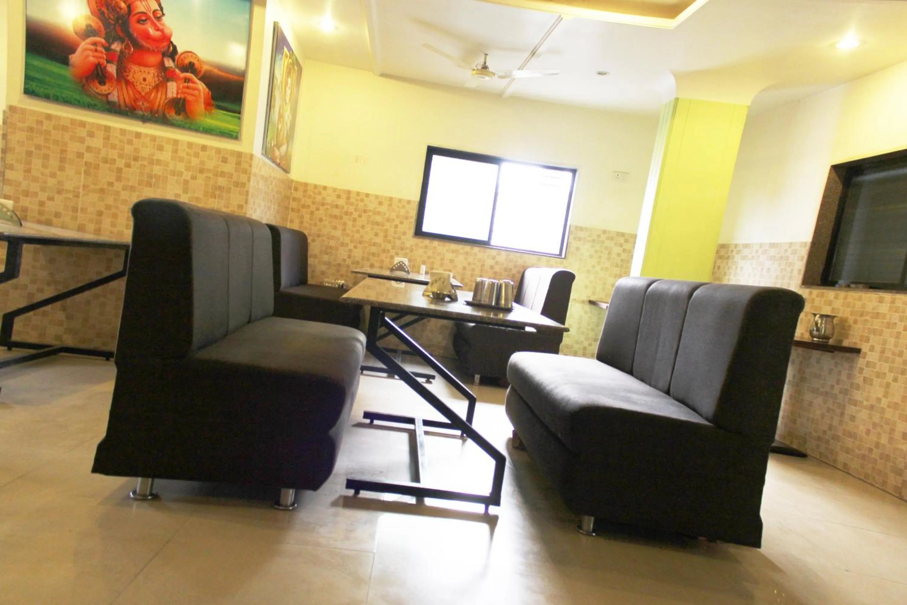 Restaurant/places to eat in Sai Atithi Resort