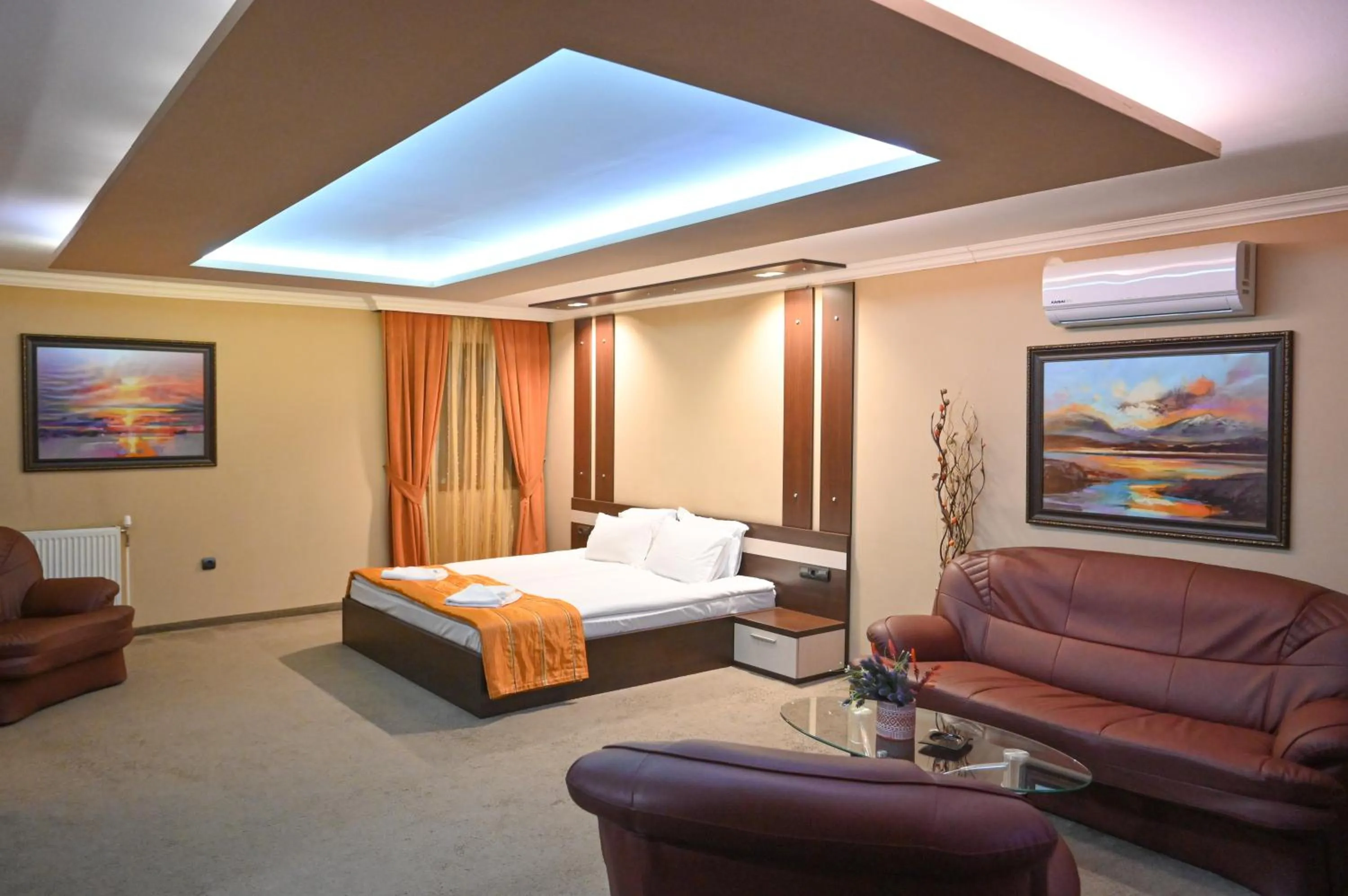 Hotel Rothmans-Breakfast - Free parking - Lobby