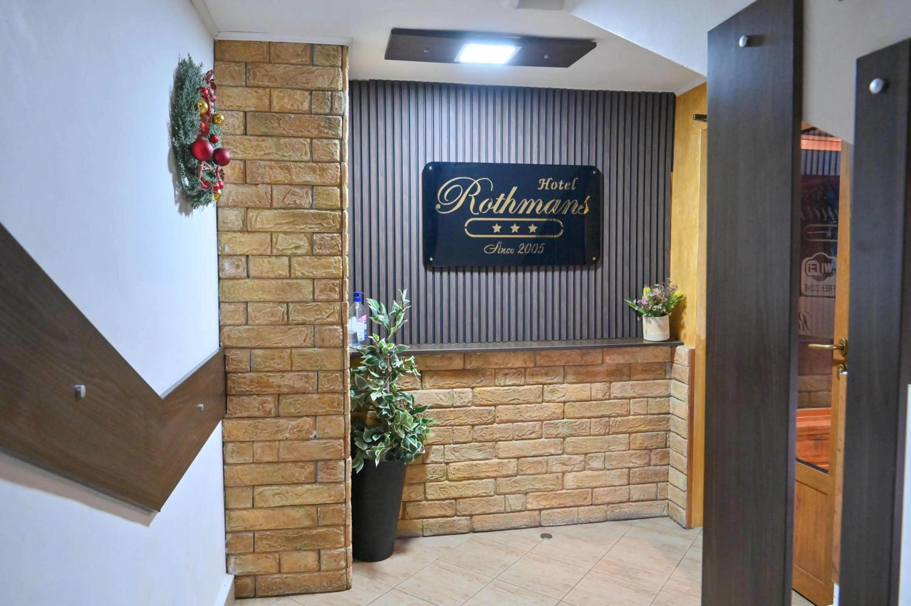 Hotel Rothmans-Breakfast - Free parking - Lobby