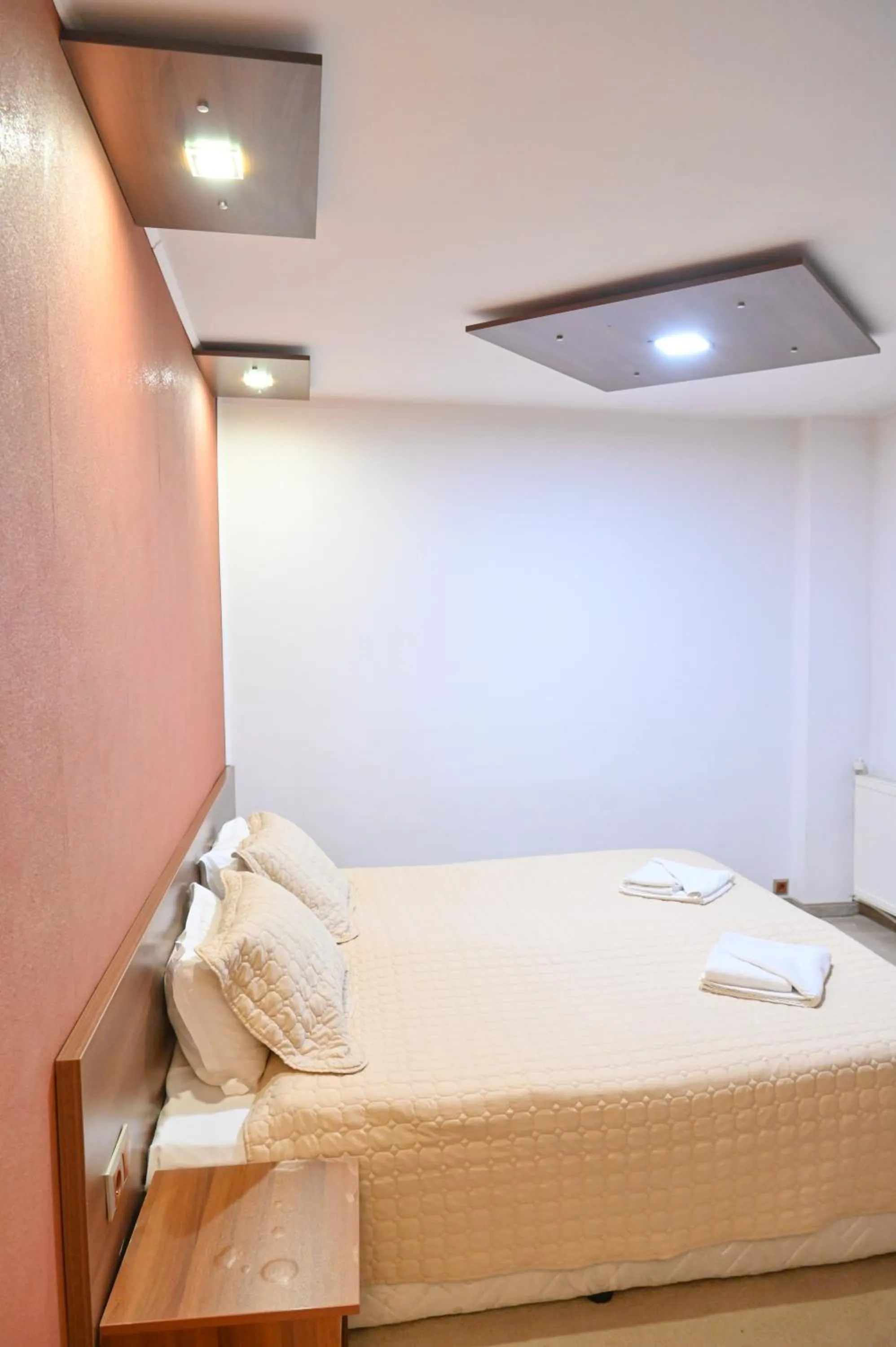 Hotel Rothmans-Breakfast - Free parking - Lobby