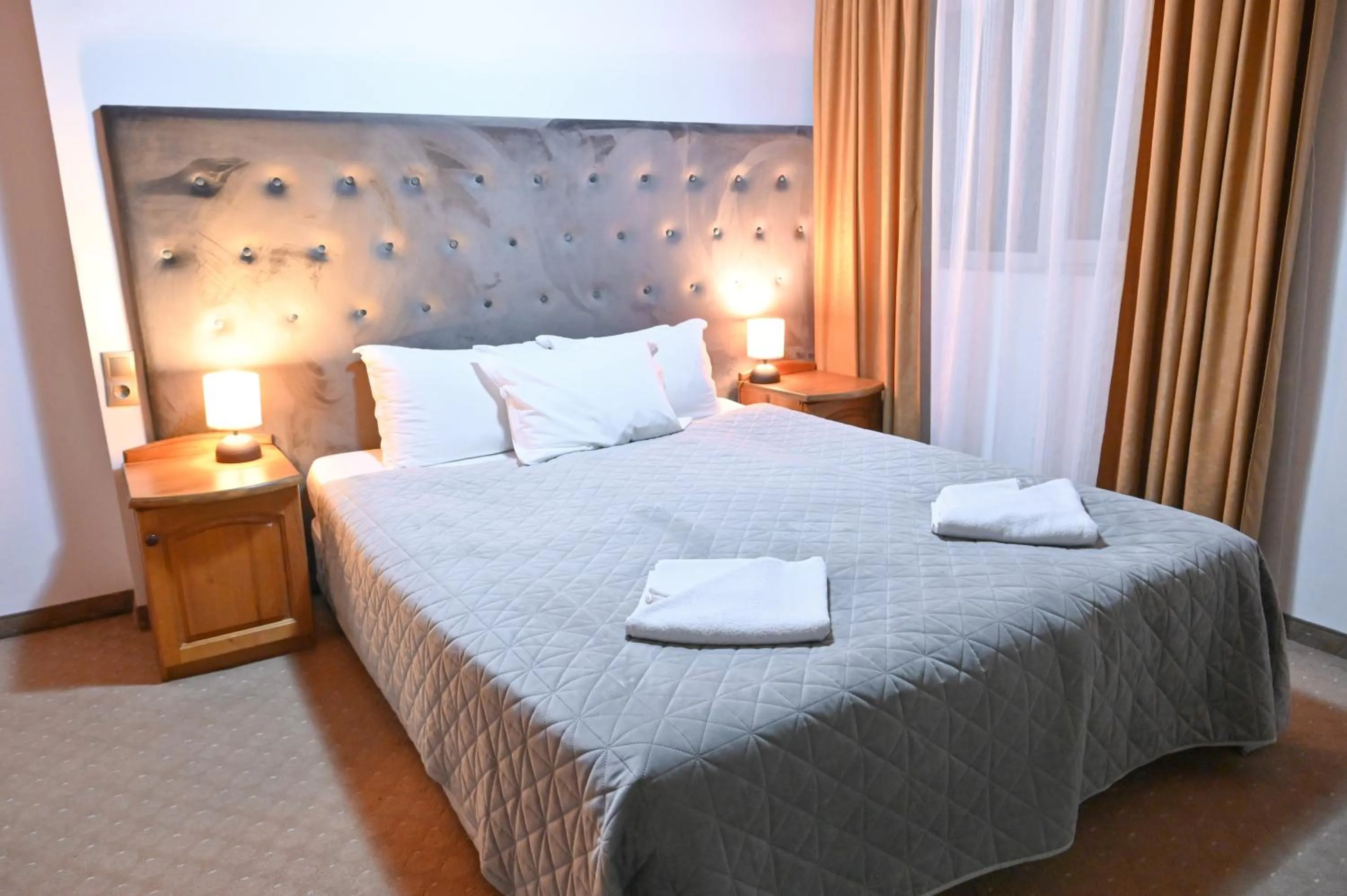 Hotel Rothmans-Breakfast - Free parking - Lobby