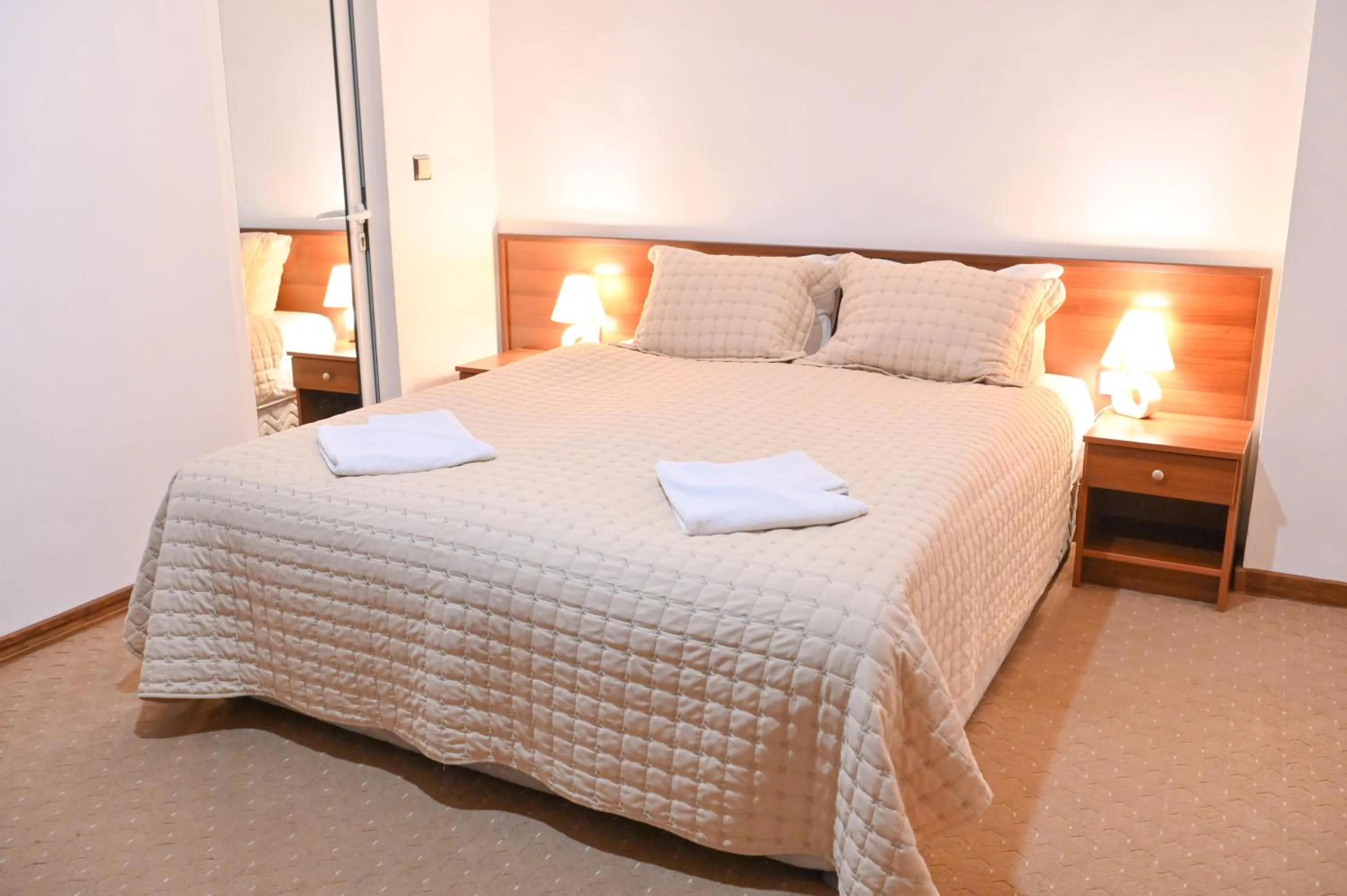 Hotel Rothmans-Breakfast - Free parking - Lobby