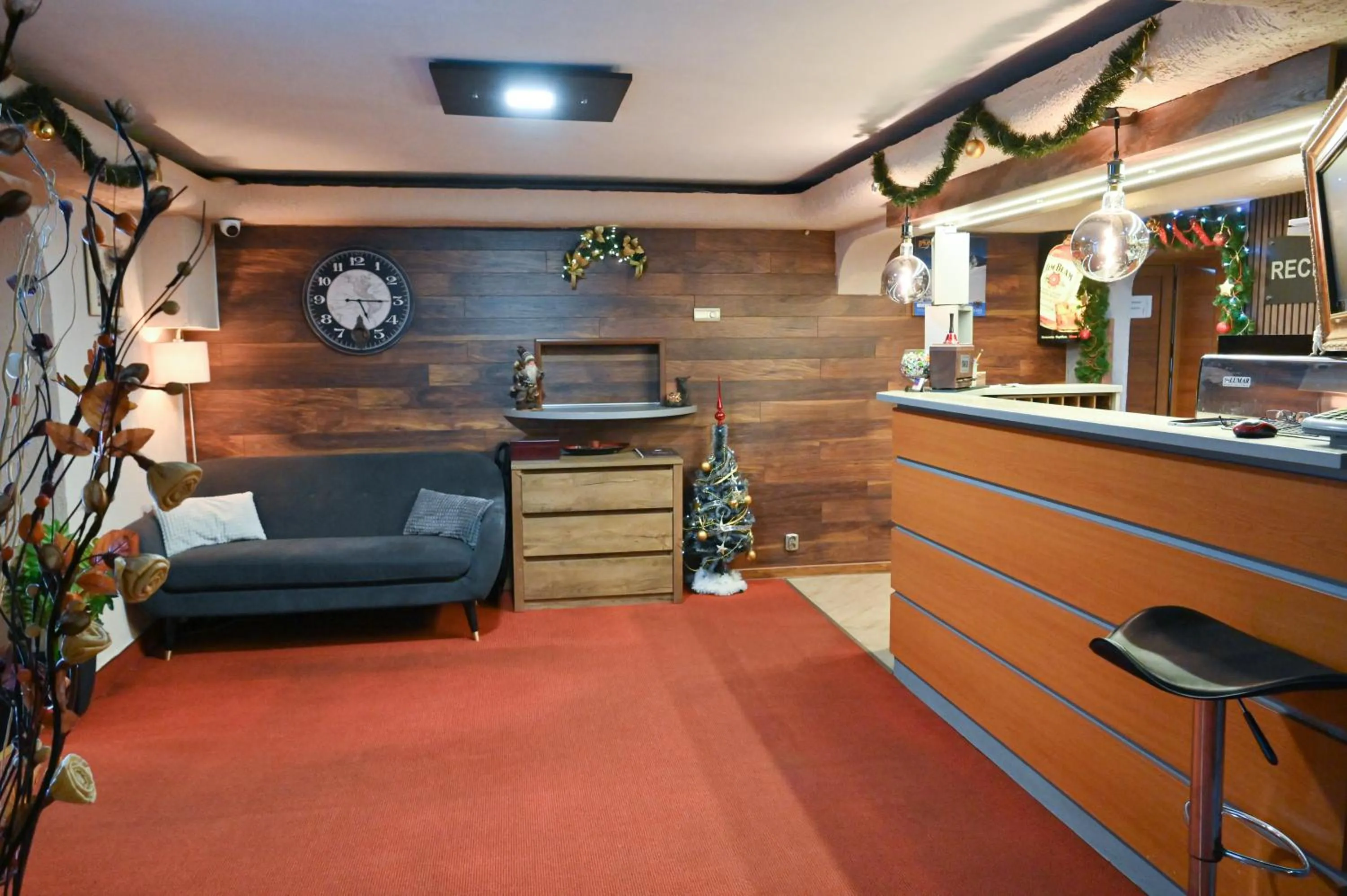 Hotel Rothmans-Breakfast - Free parking - Lobby