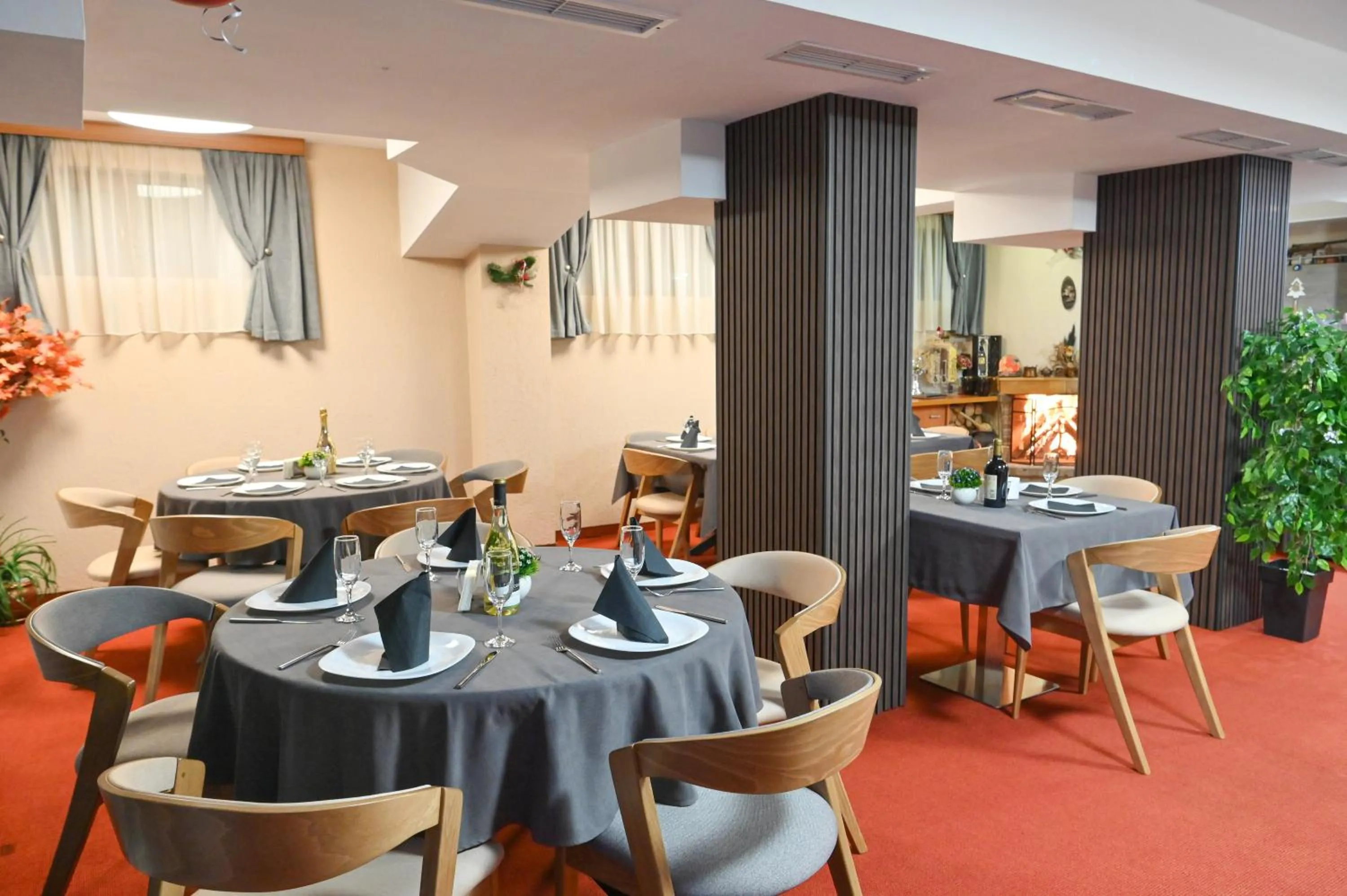 Hotel Rothmans-Breakfast - Free parking - Lobby