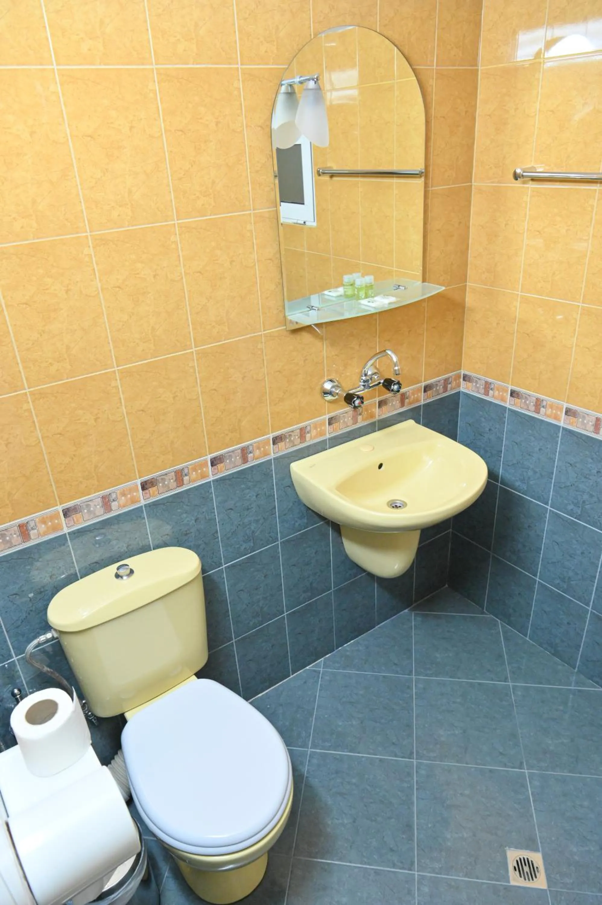 Hotel Rothmans-Breakfast - Free parking - Lobby