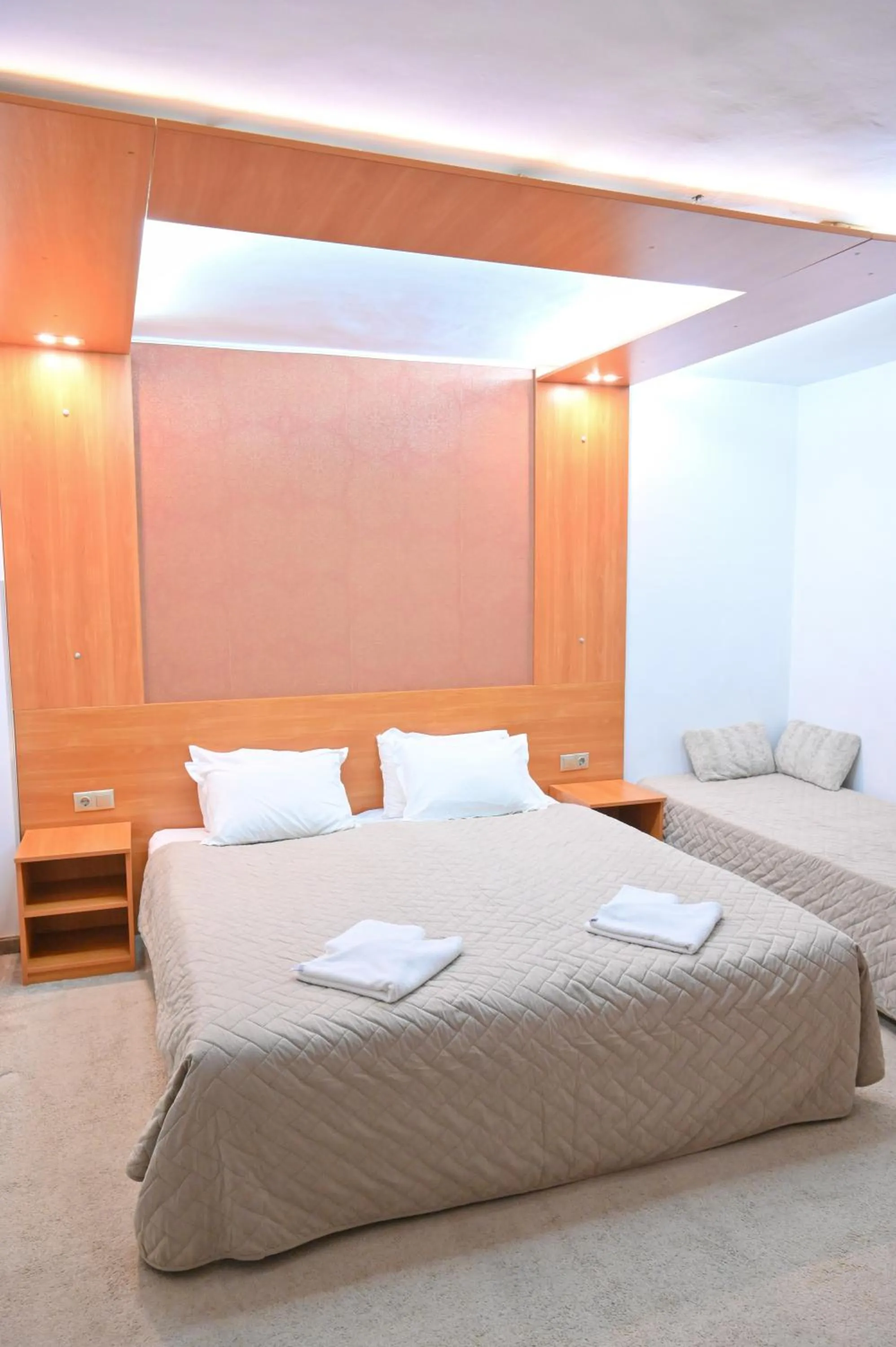 Hotel Rothmans-Breakfast - Free parking - Lobby