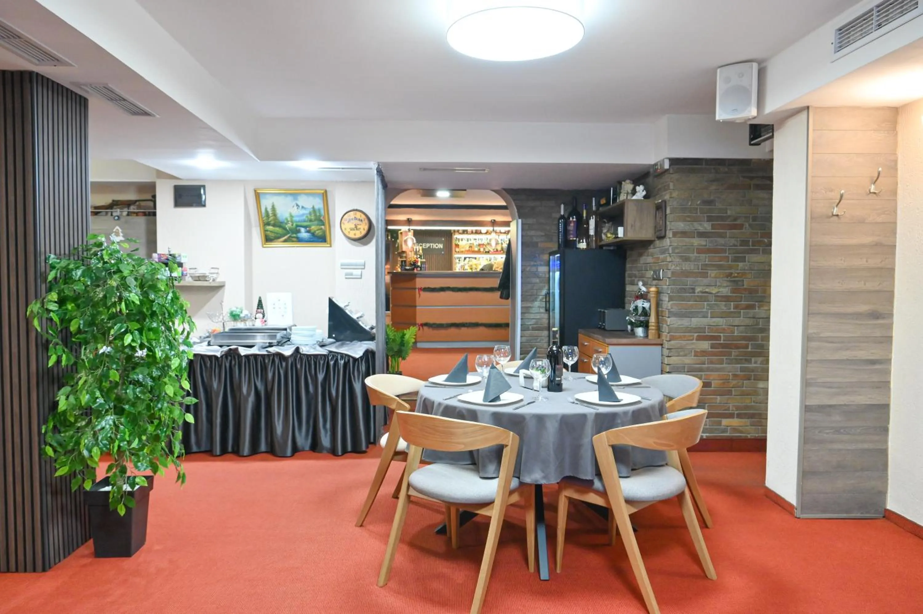 Hotel Rothmans-Breakfast - Free parking - Lobby