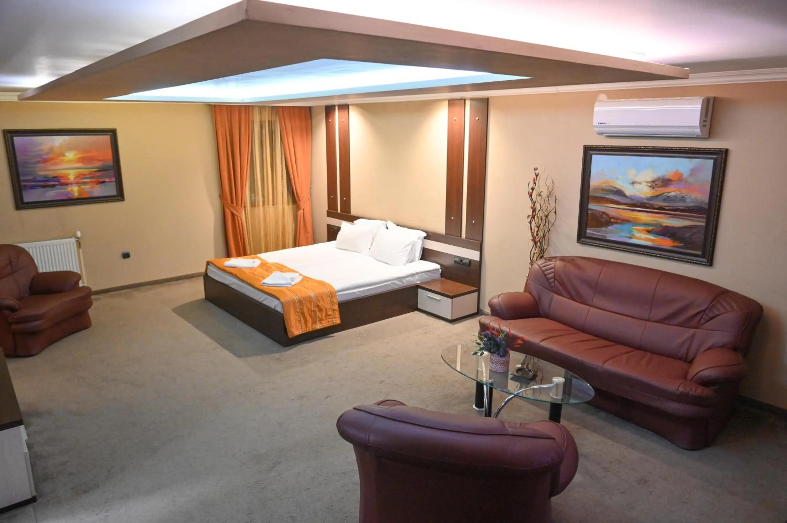 Hotel Rothmans-Breakfast - Free parking - Lobby