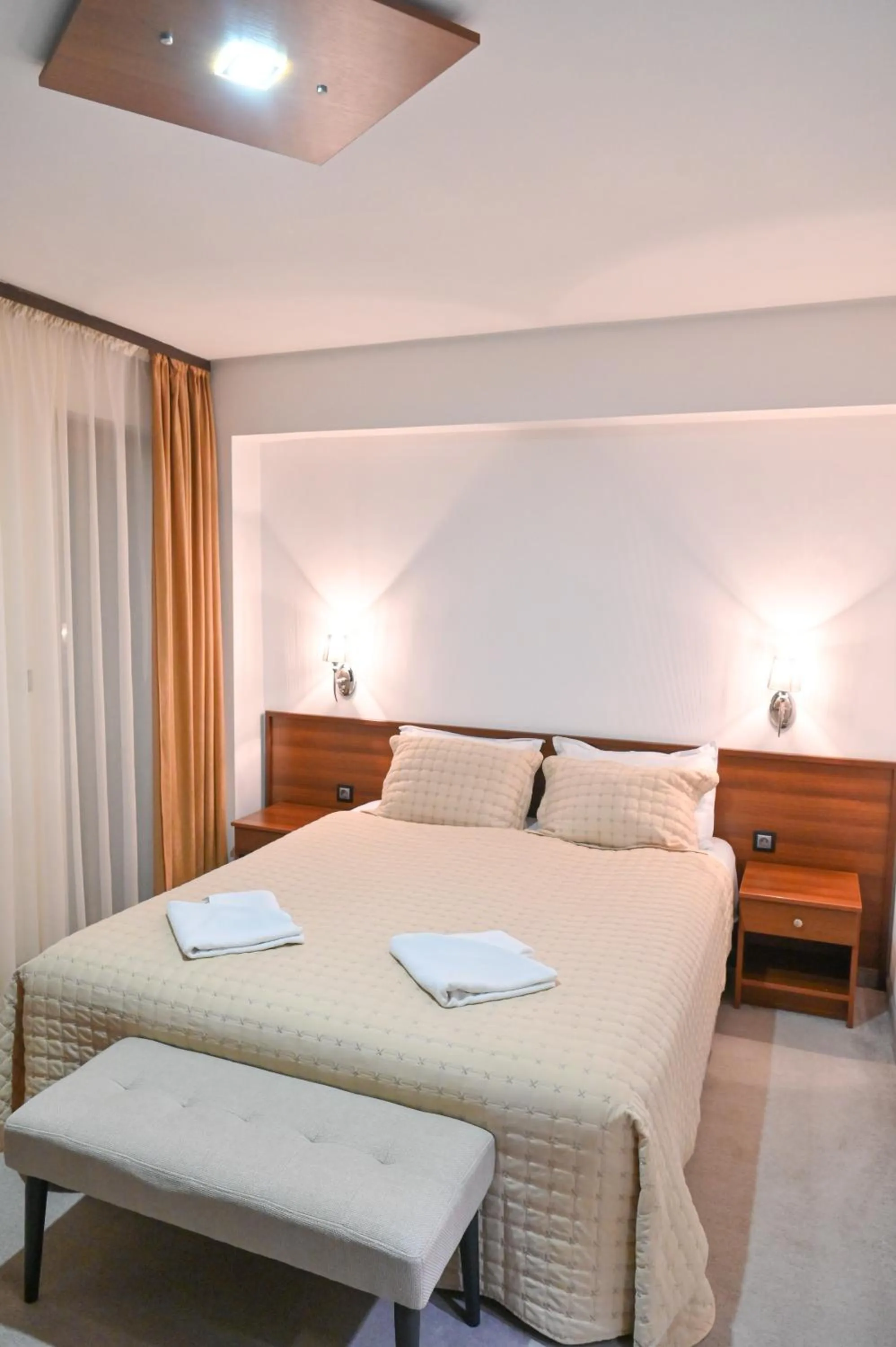 Hotel Rothmans-Breakfast - Free parking - Lobby