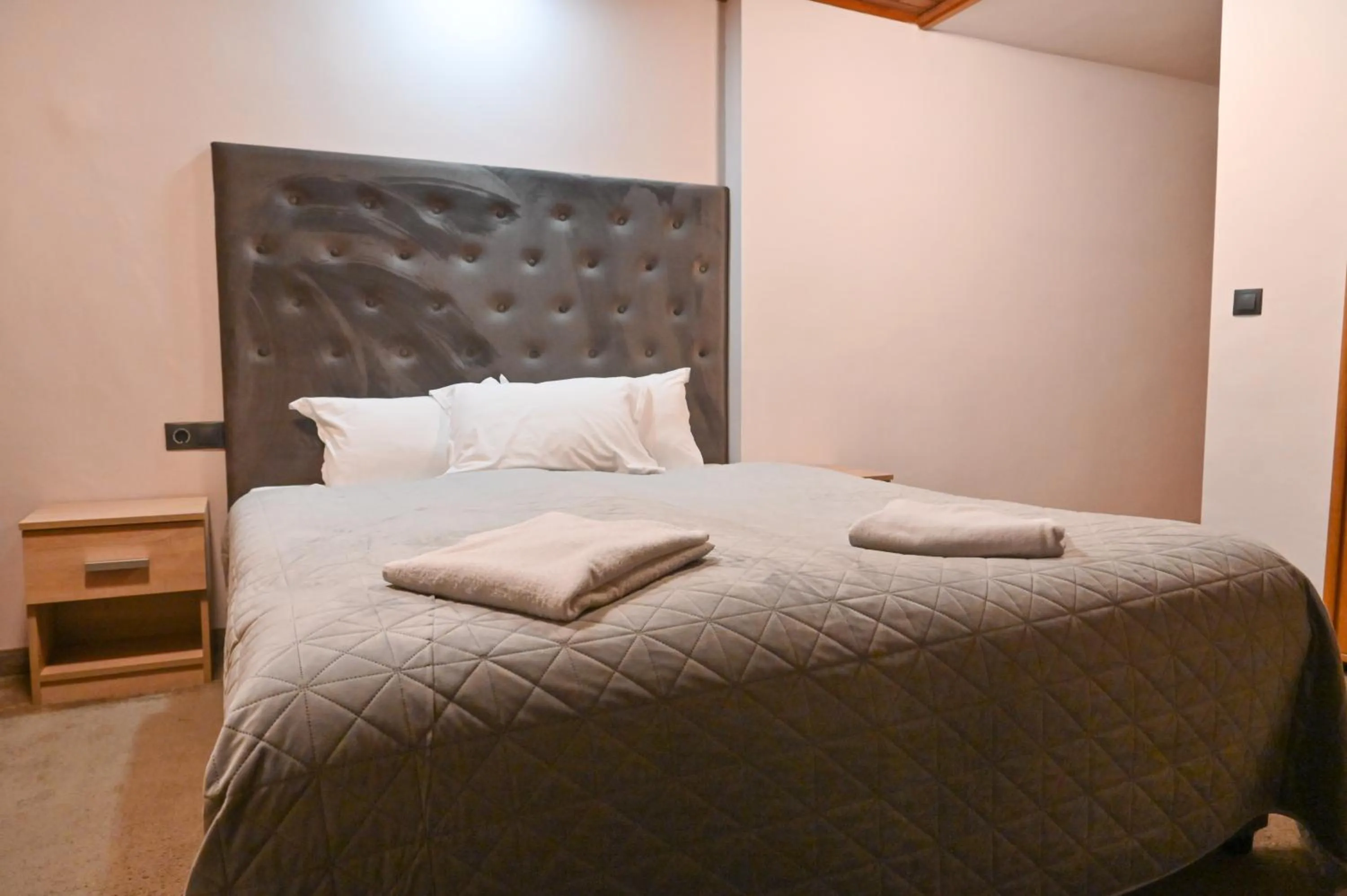 Hotel Rothmans-Breakfast - Free parking - Lobby