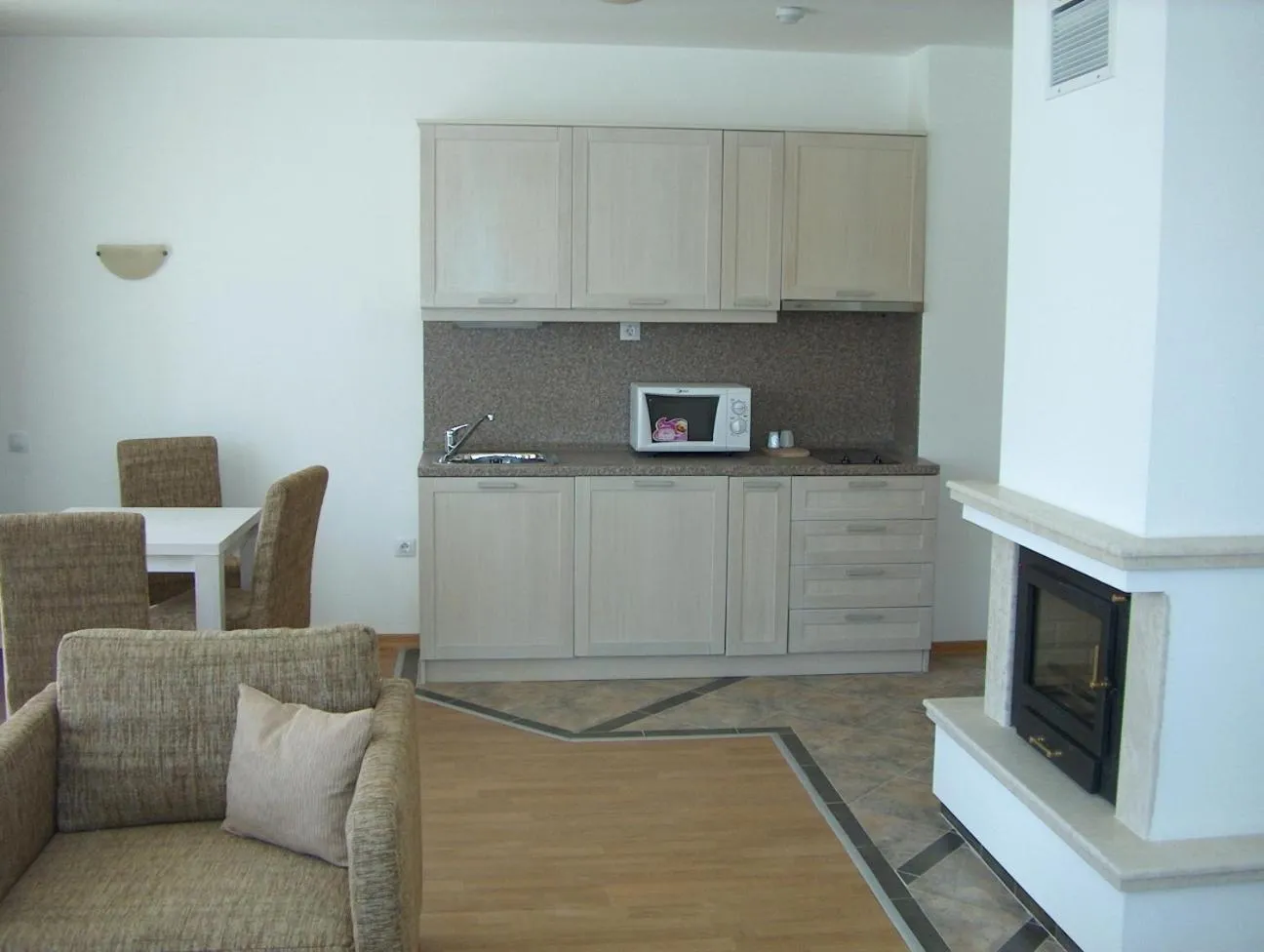 Kitchen or kitchenette in Winslow Elegance Apartments