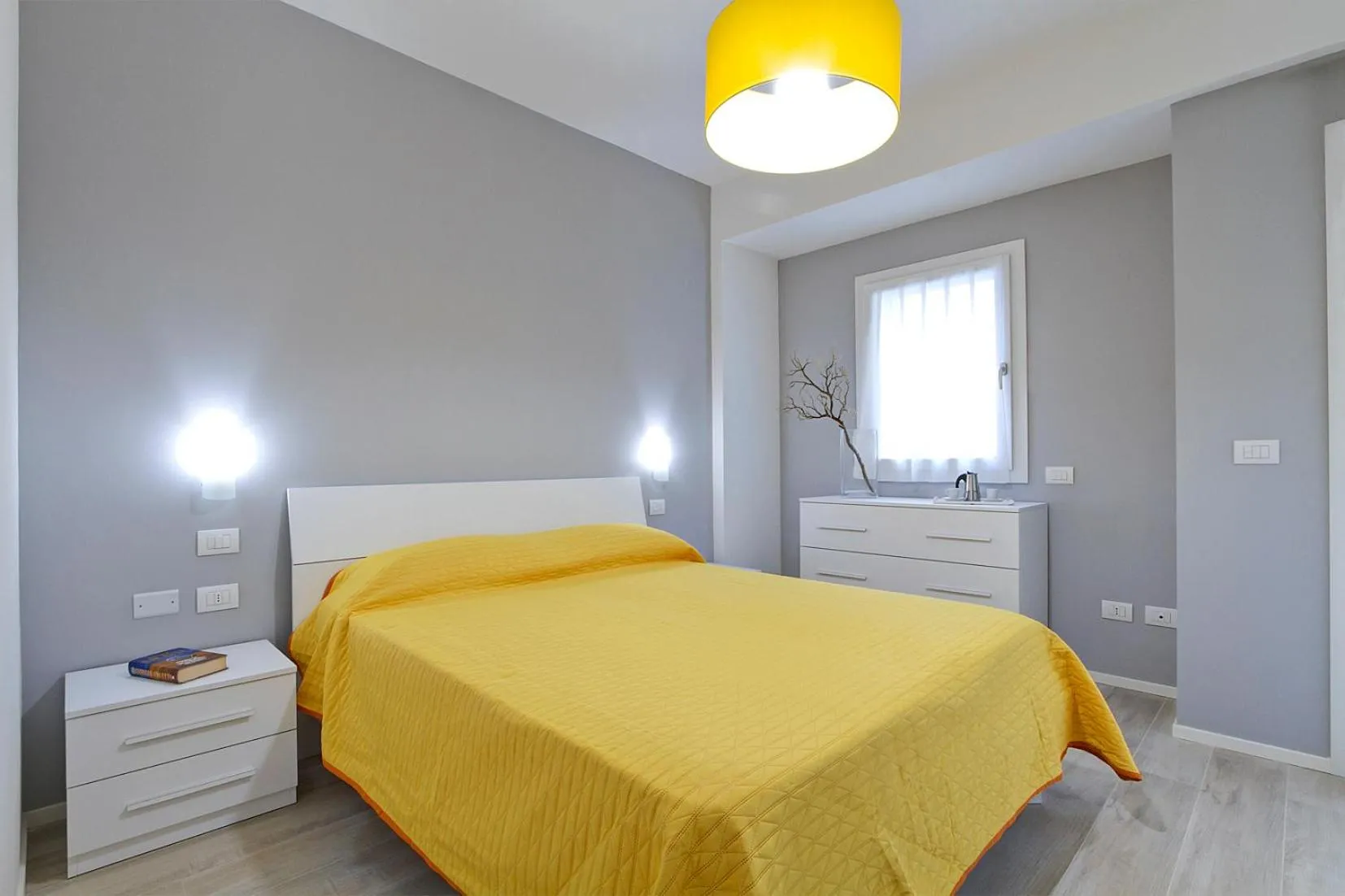 Photo of the whole room, Bed in Residence Armony