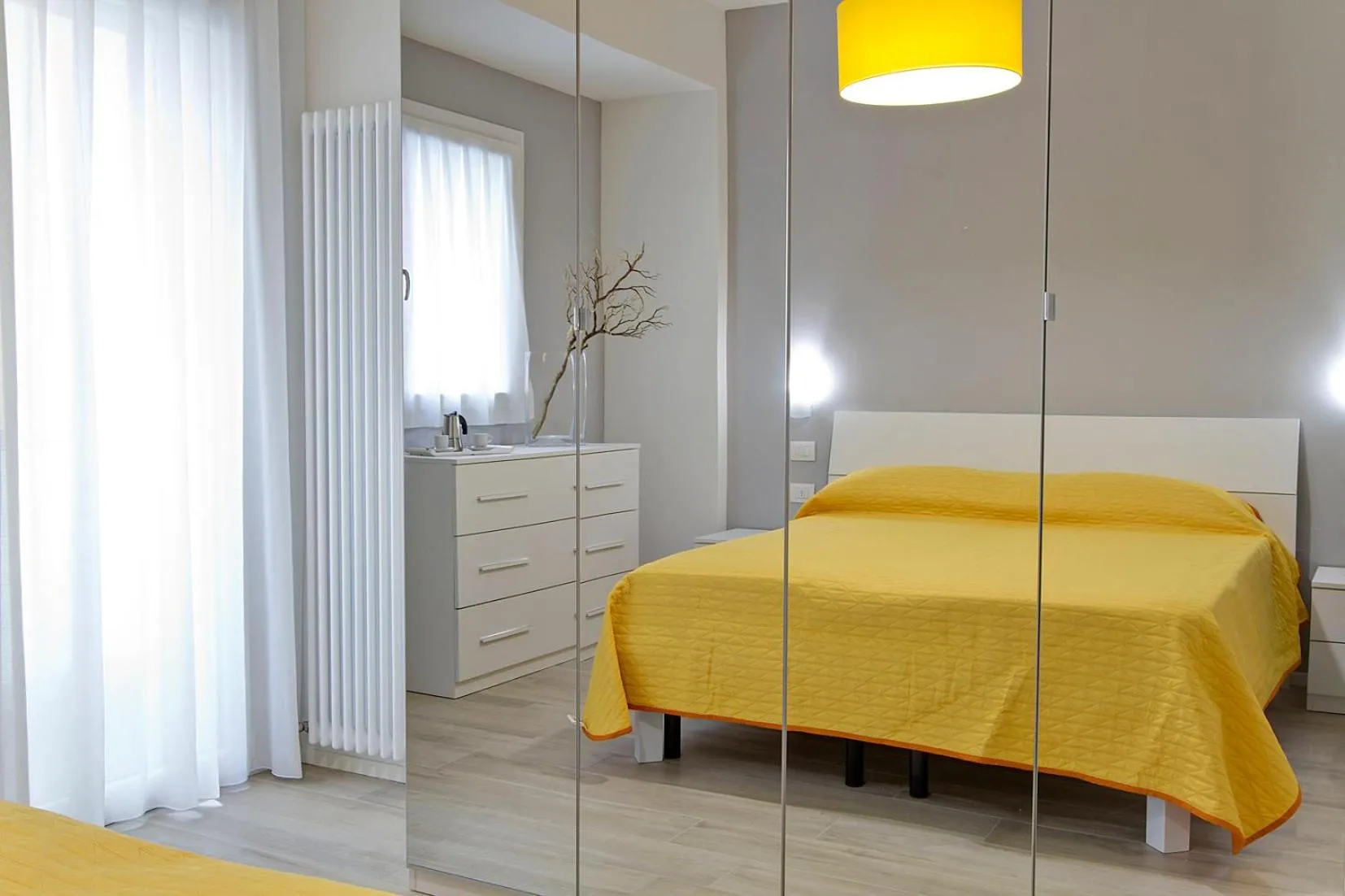 Photo of the whole room, Bed in Residence Armony