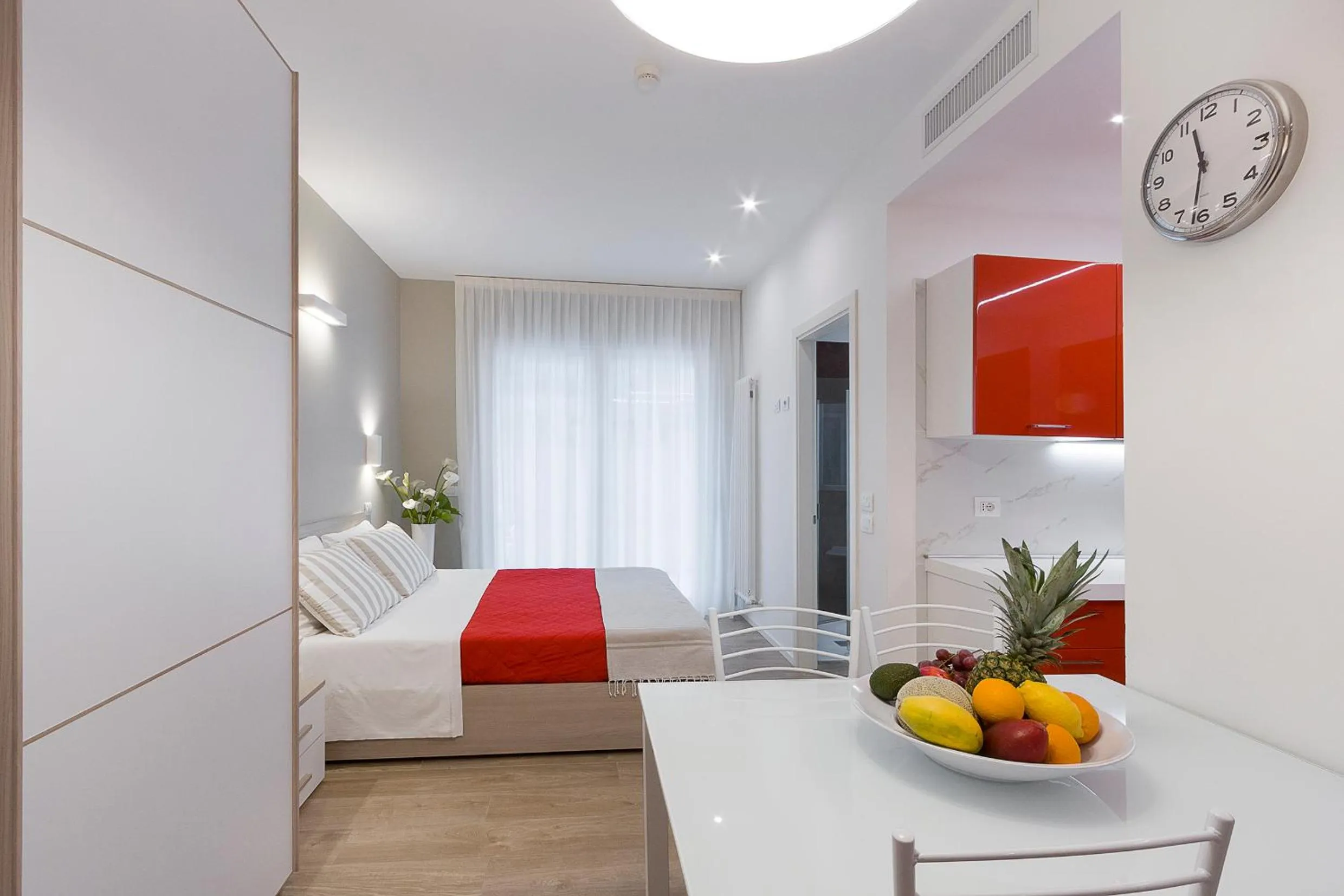 Photo of the whole room, Bed in Residence Armony