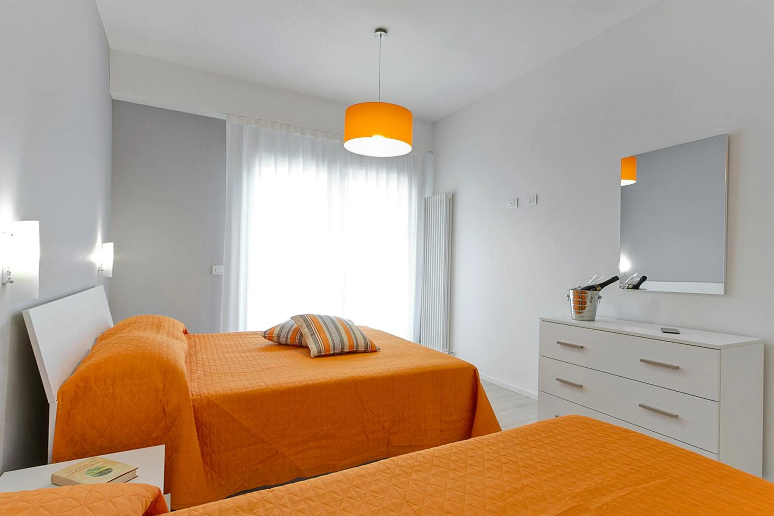 Photo of the whole room, Bed in Residence Armony