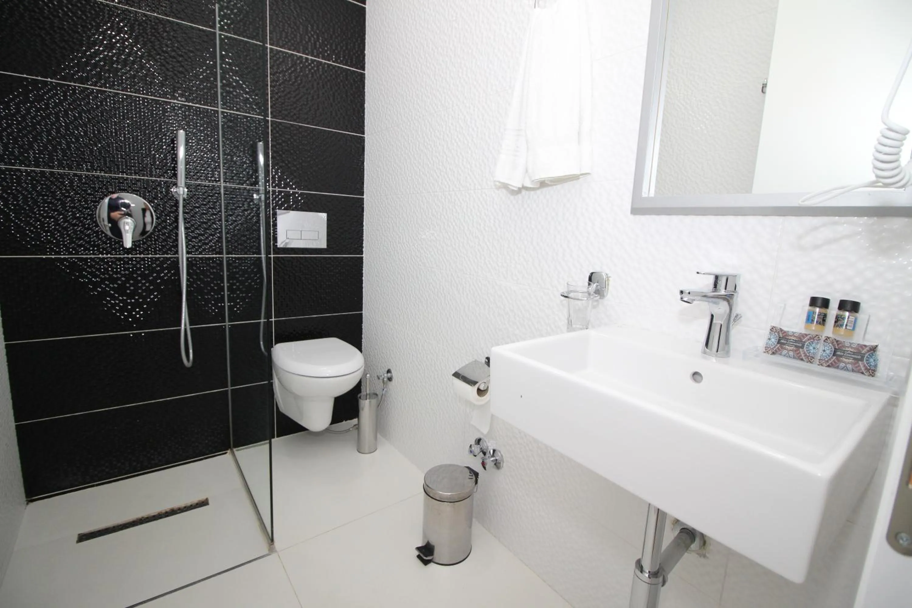 Toilet in Julia Hotel