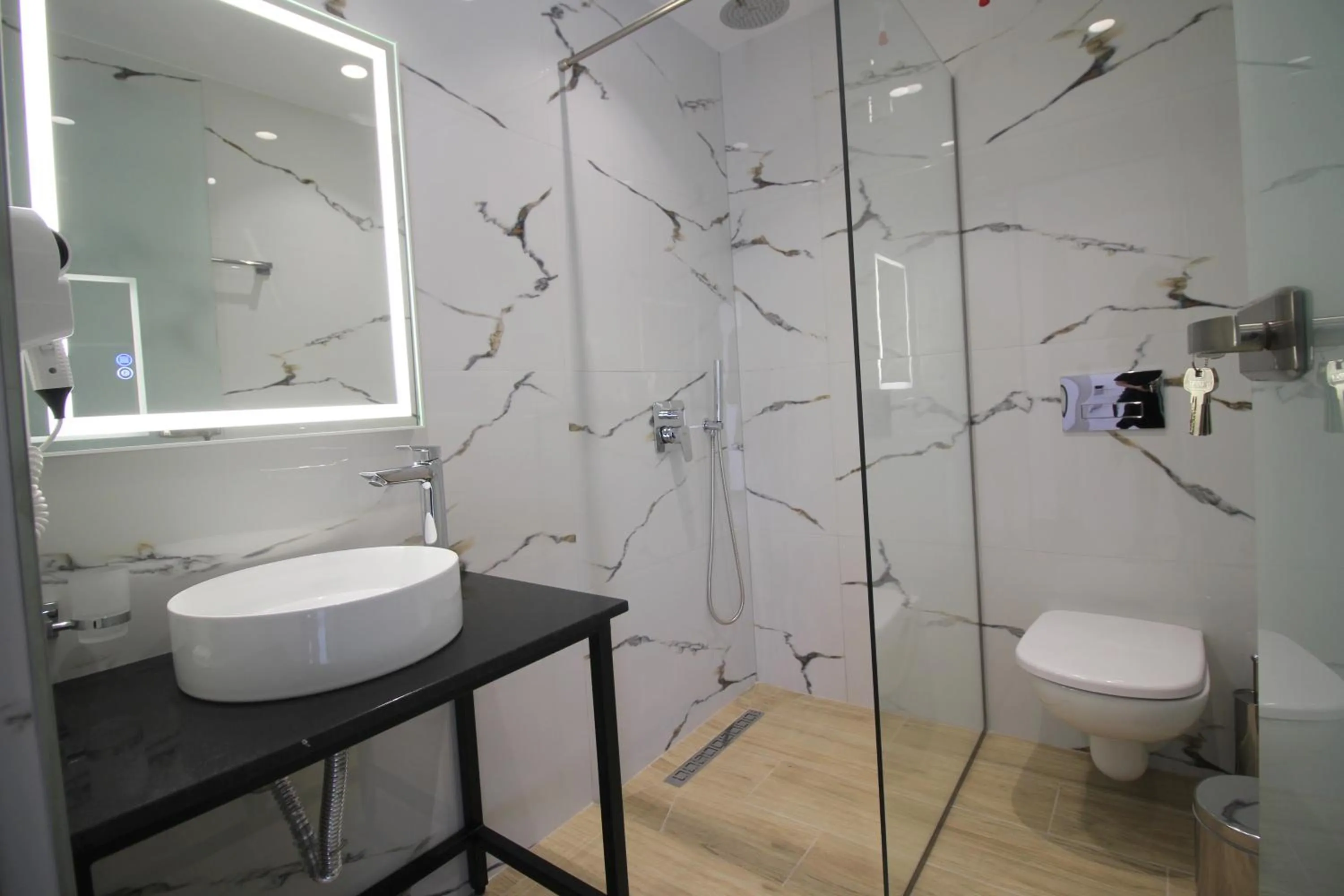 Shower in Julia Hotel