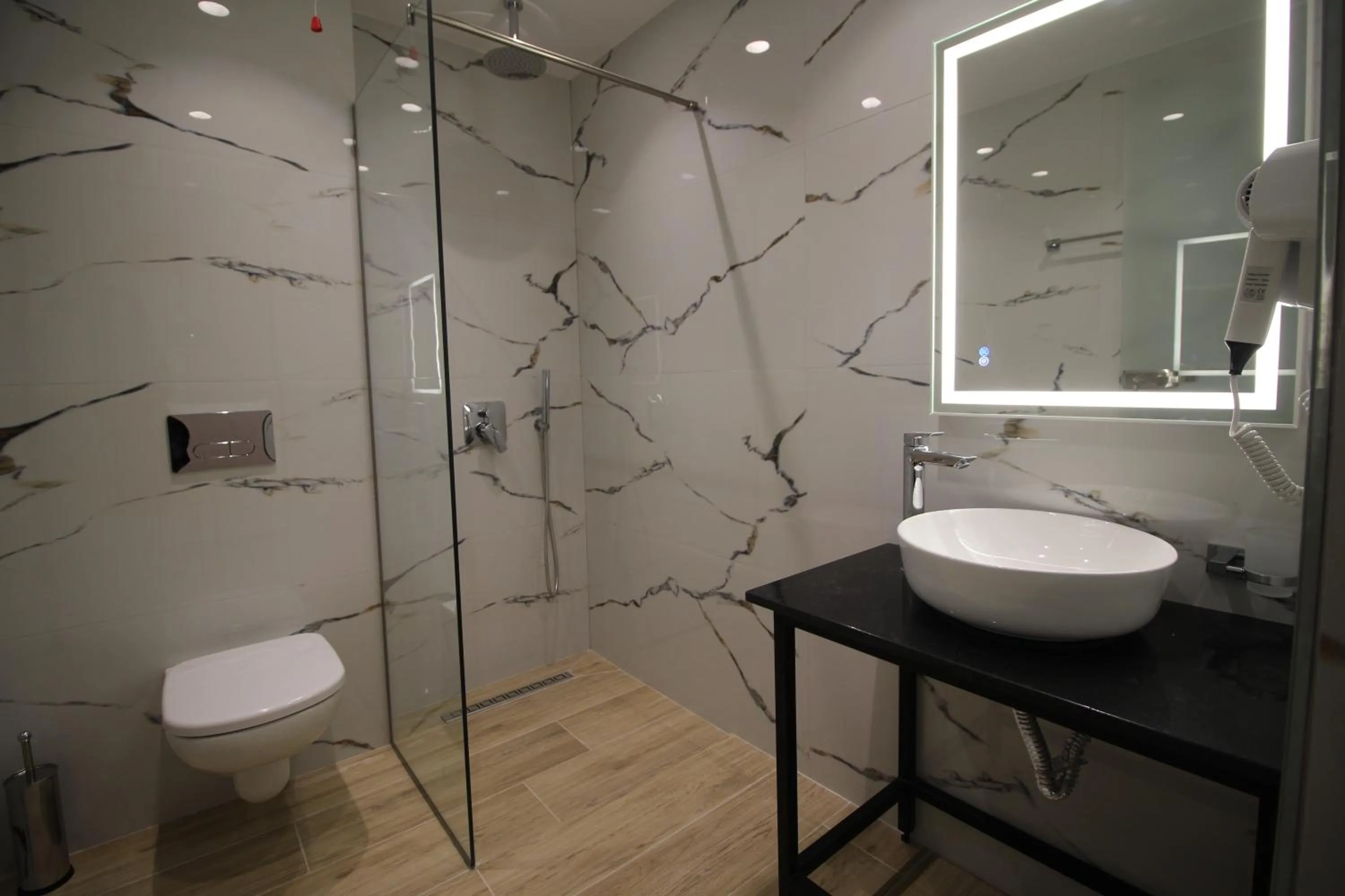 Shower in Julia Hotel