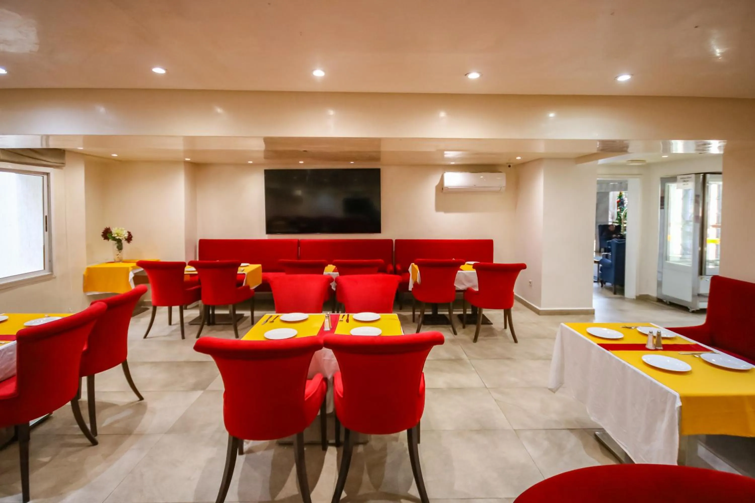 Restaurant/places to eat in Hôtel Racine