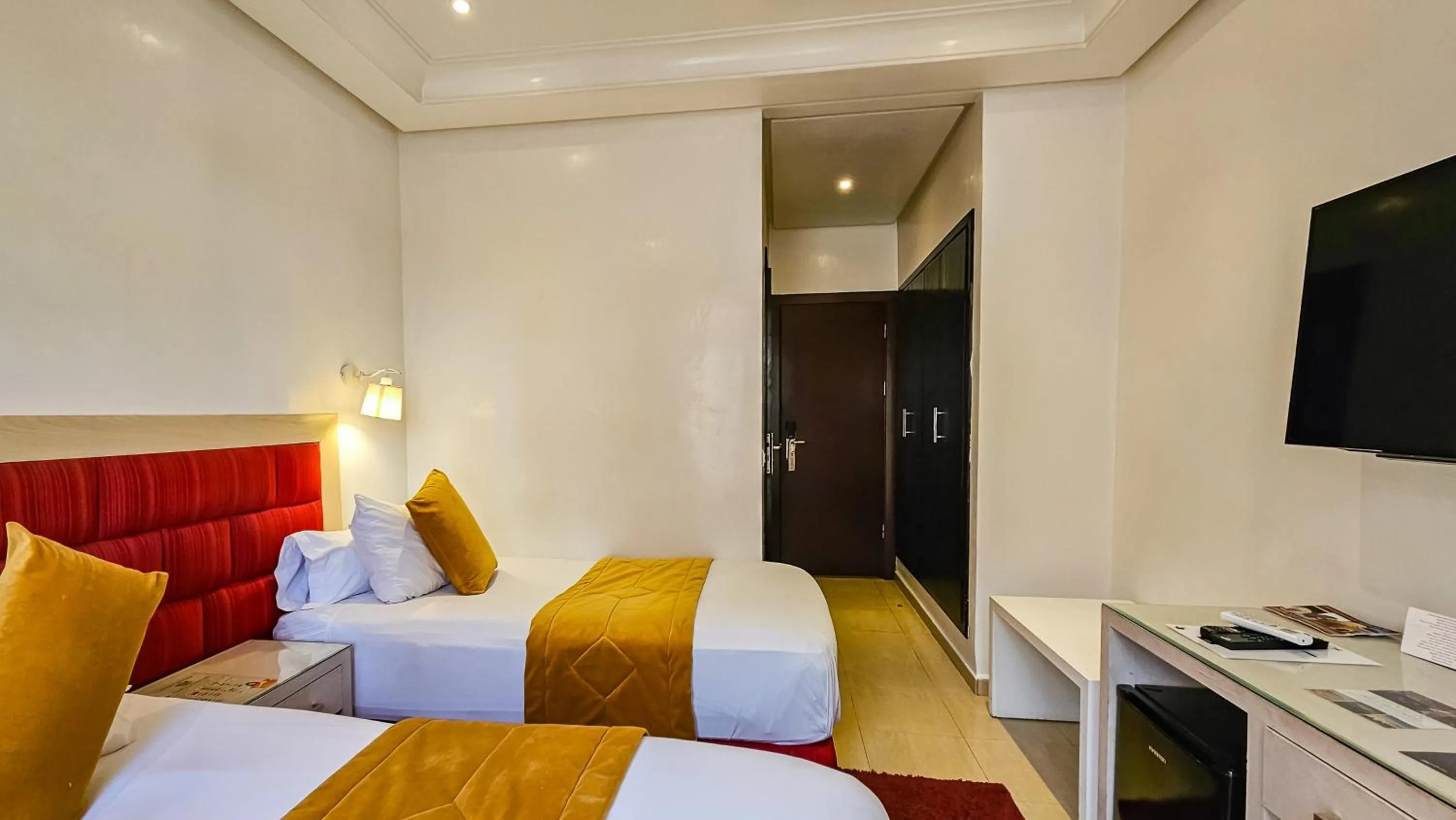 Shower, Bed in Hôtel Racine