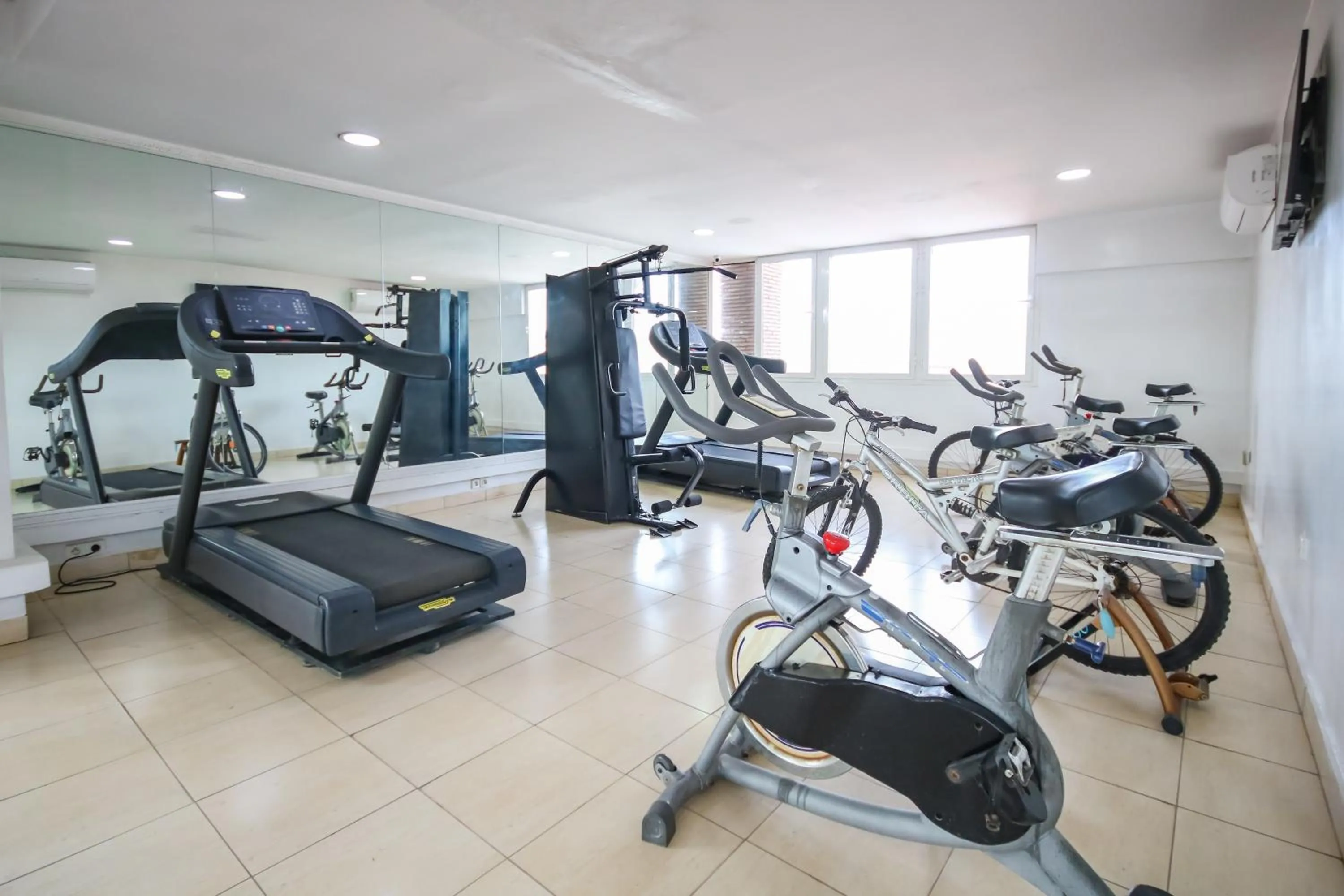 Fitness centre/facilities in Hôtel Racine