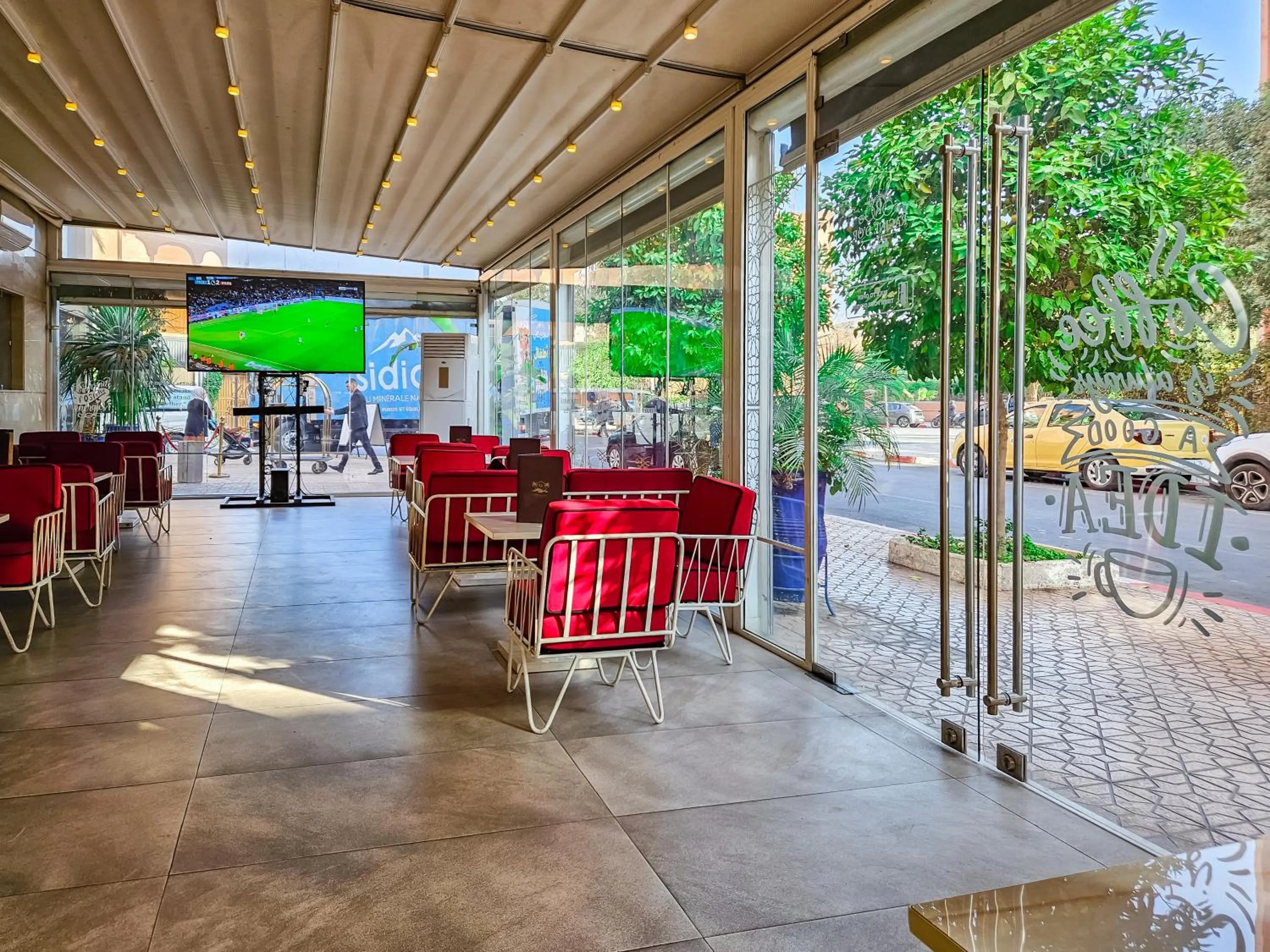 Patio in Hôtel Racine