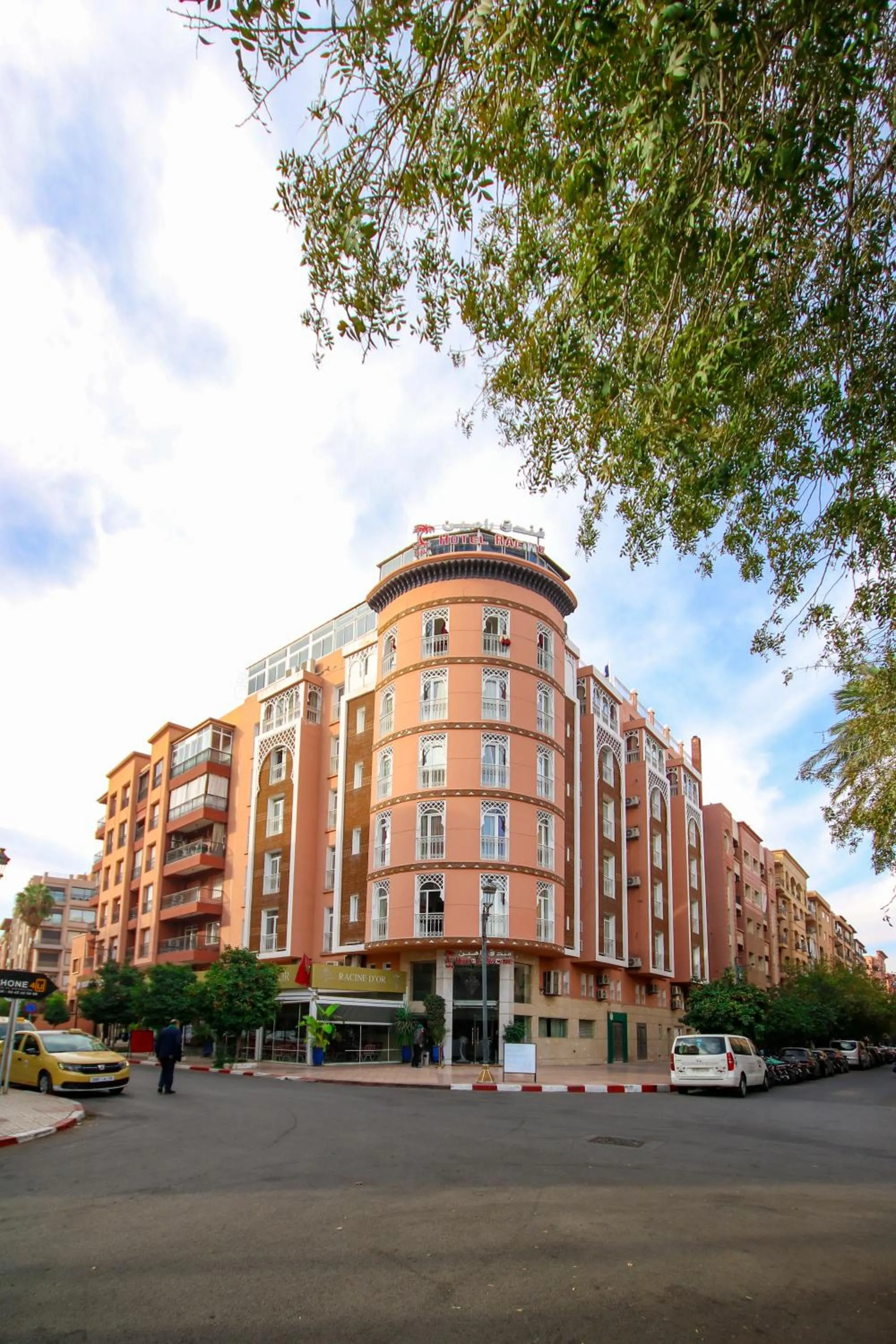 Property building in Hôtel Racine