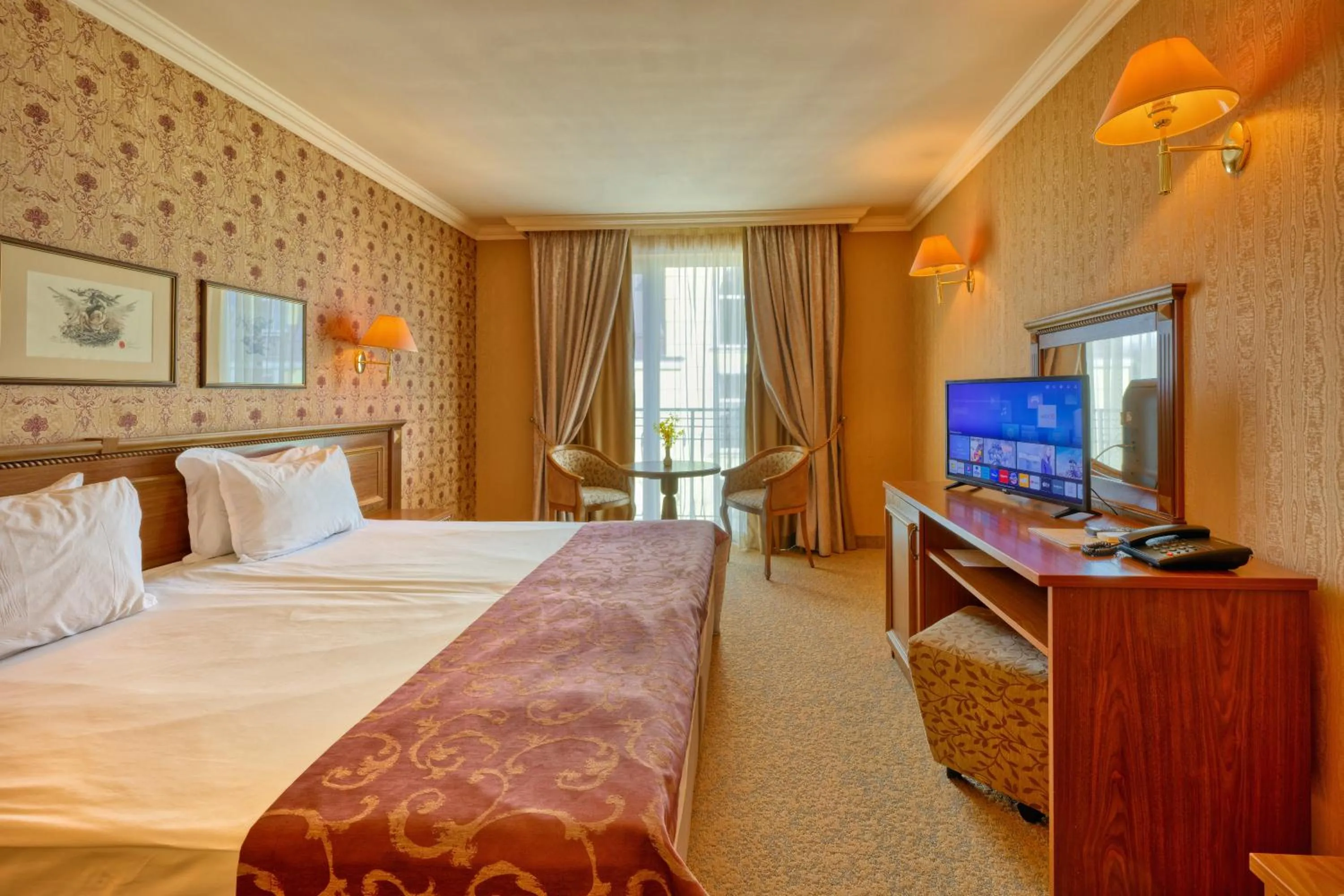 TV and multimedia, Bed in Hotel Club Central