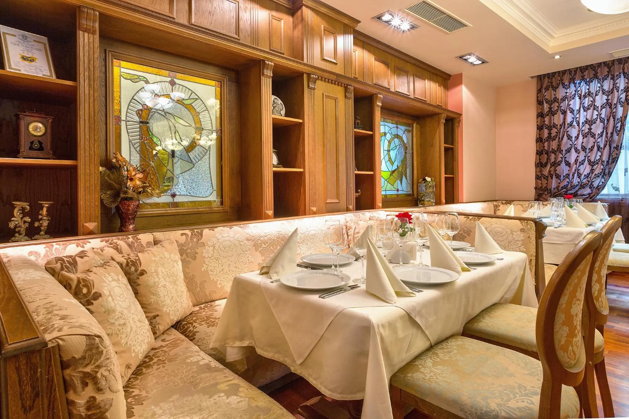 Restaurant/places to eat in Hotel Club Central