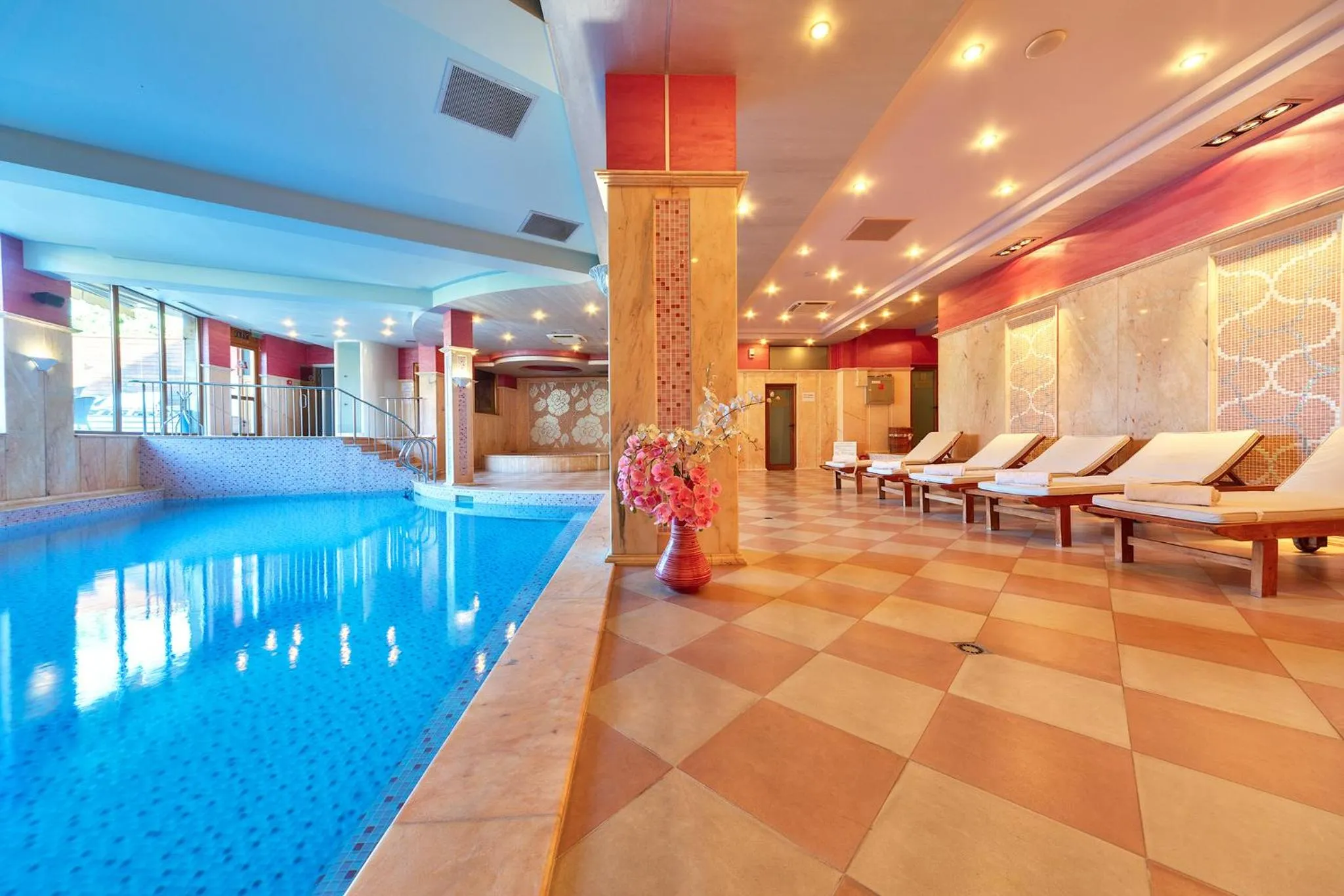 Swimming pool in Hotel Club Central