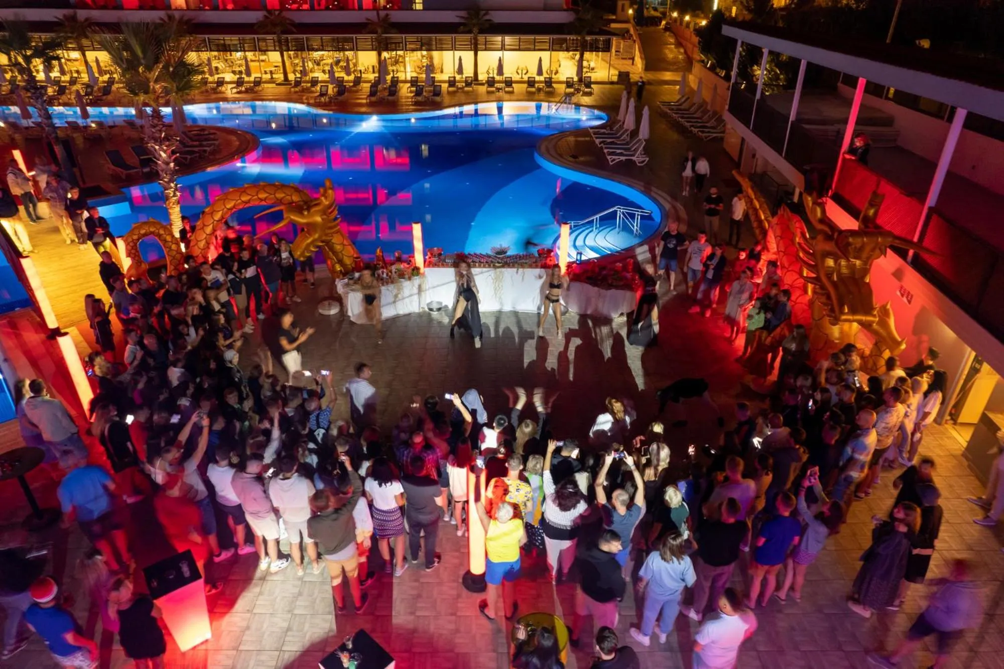 Evening entertainment in Sensitive Premium Resort & Spa