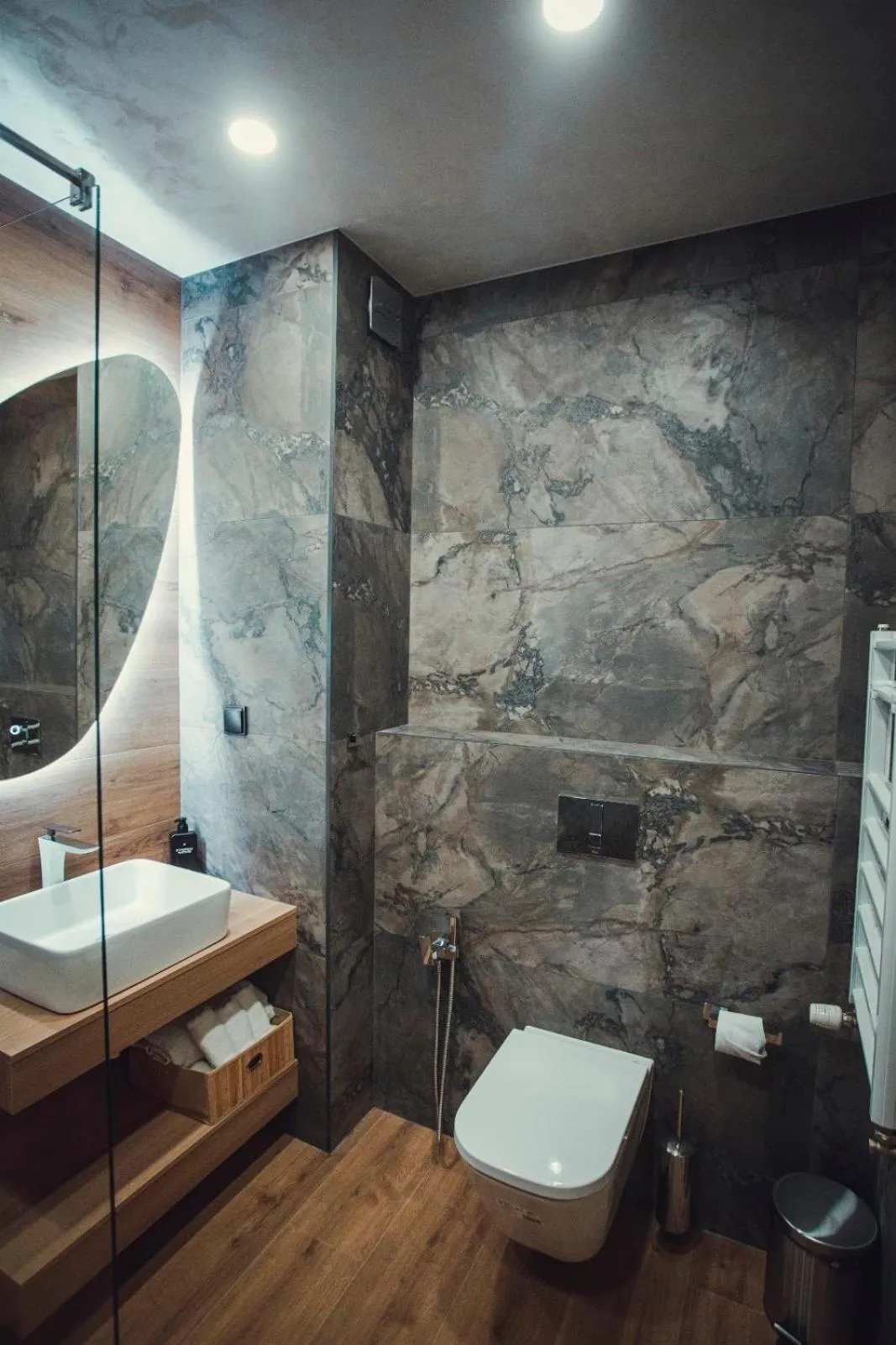 Toilet in Persey Flora Apartments