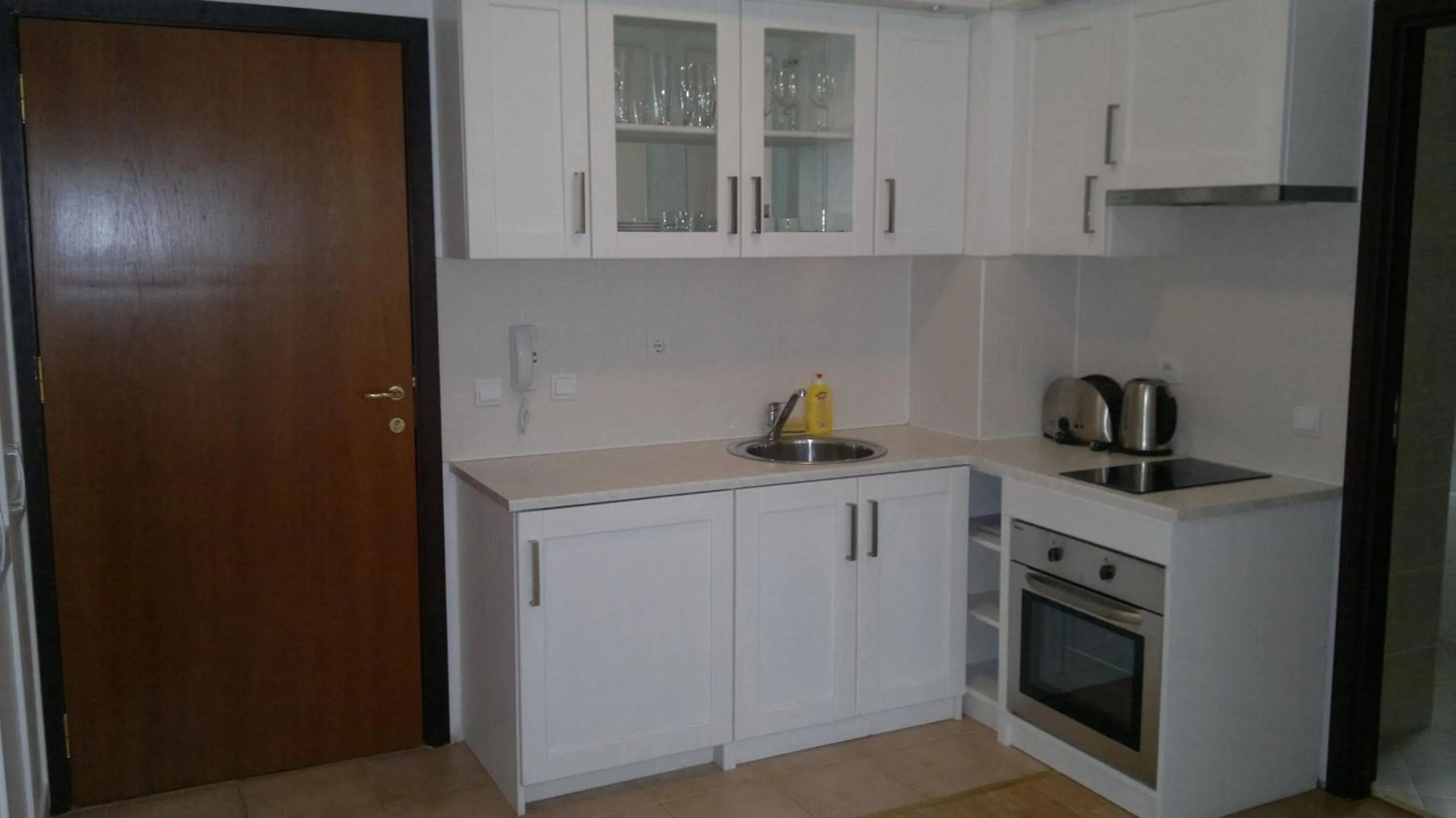 Kitchen or kitchenette in Persey Flora Apartments