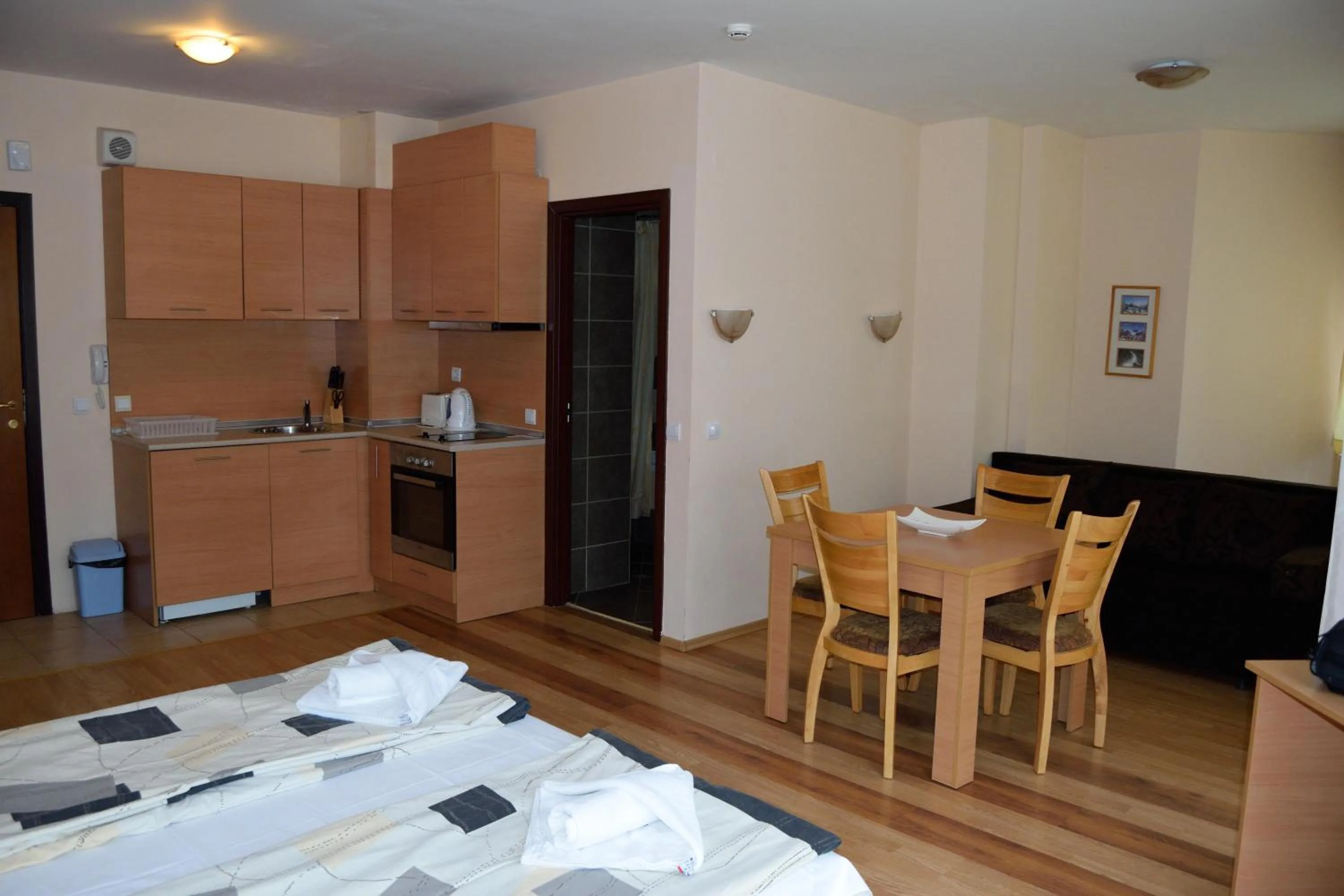 Other, Bed in Persey Flora Apartments