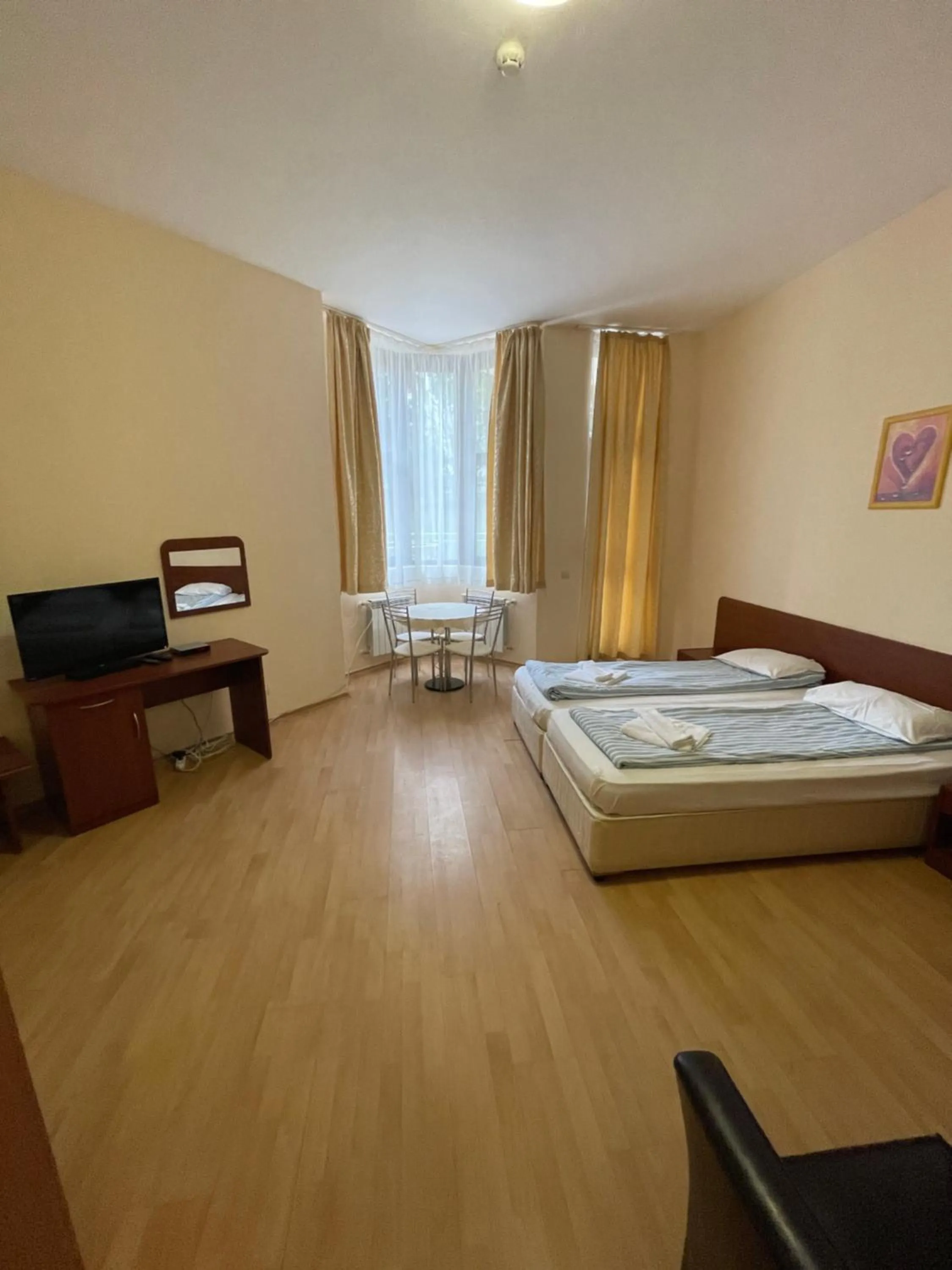 Bedroom, Bed in Persey Flora Apartments