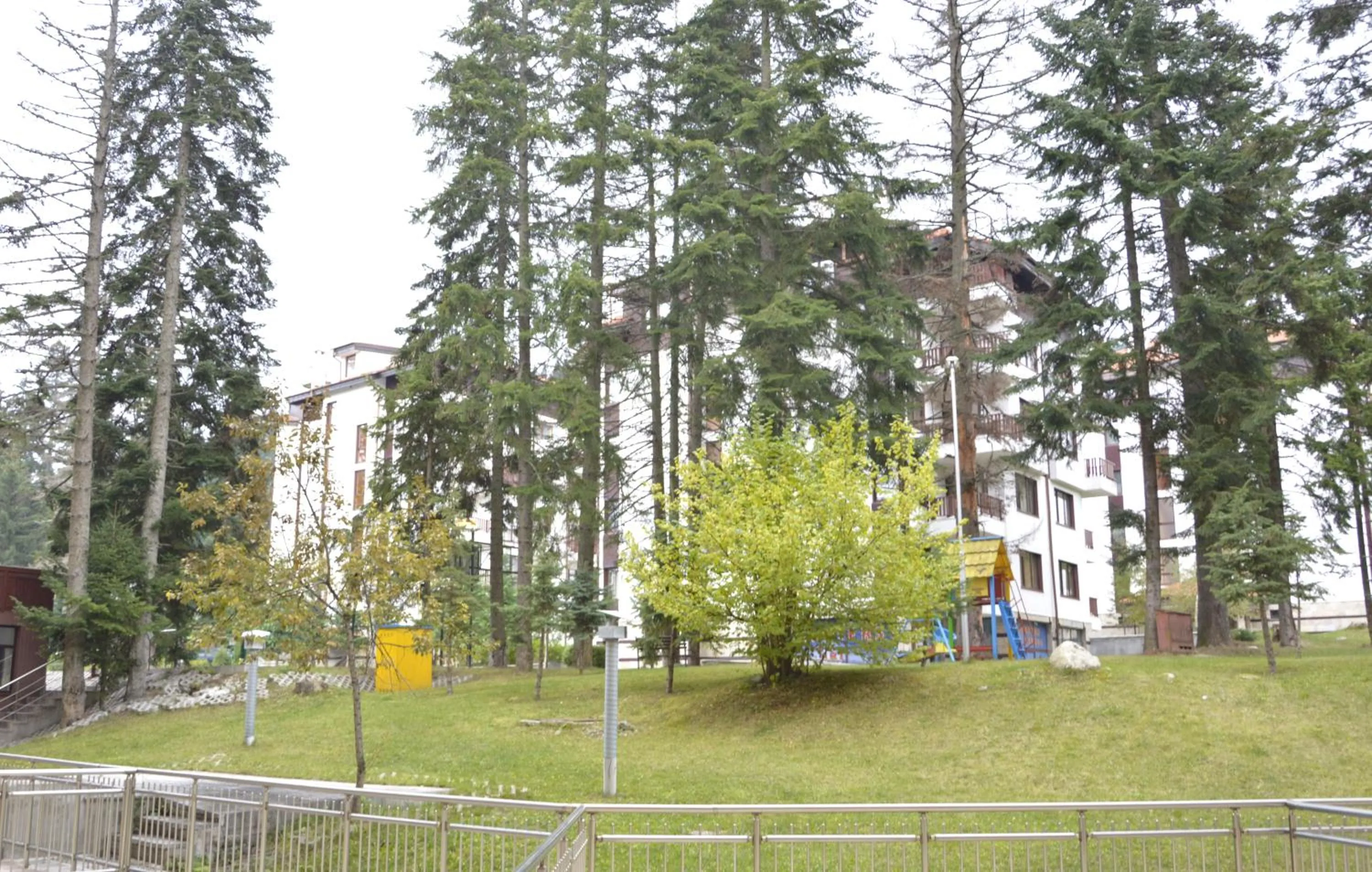 Property building in Persey Flora Apartments