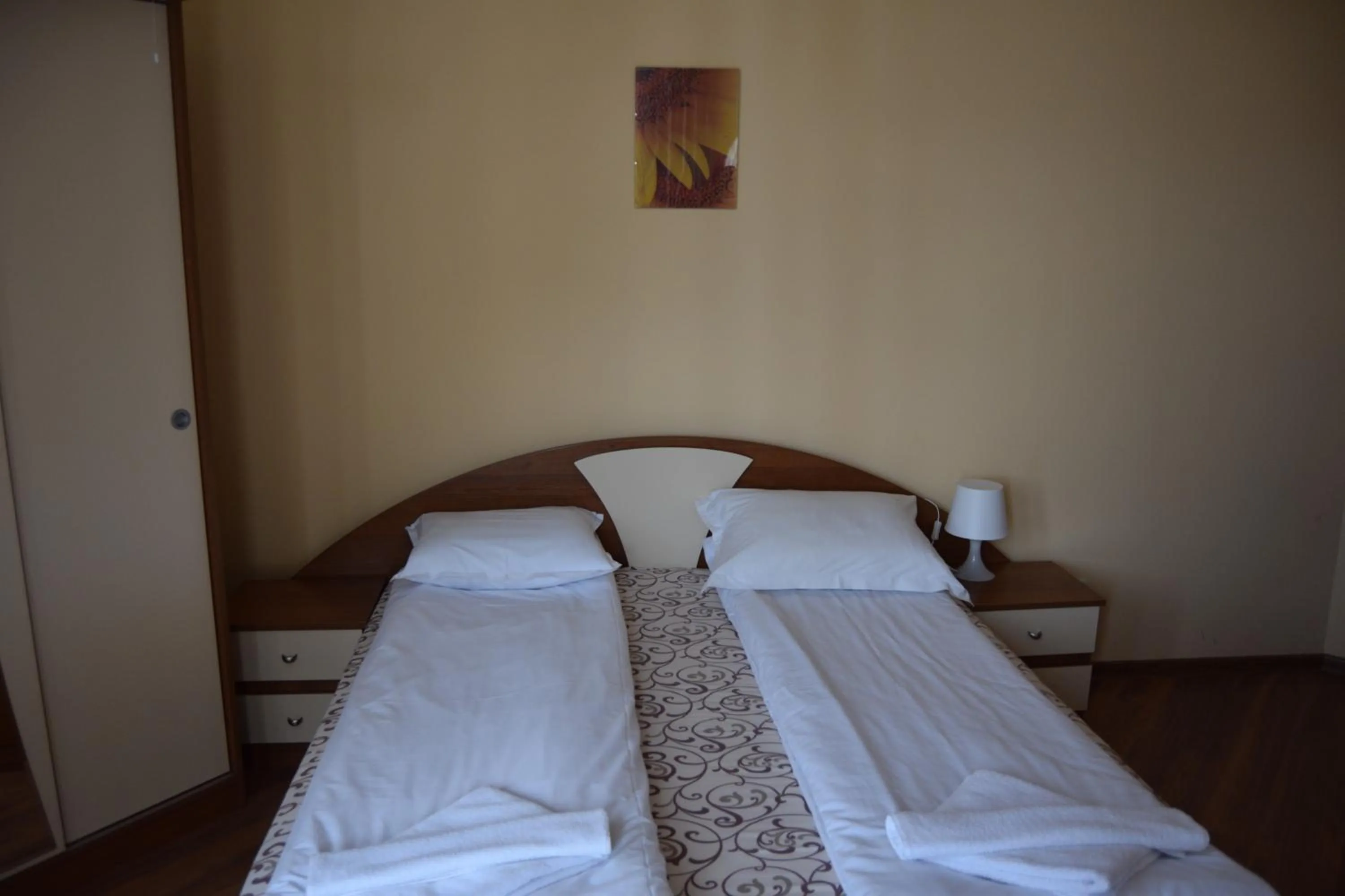 Bedroom, Bed in Persey Flora Apartments