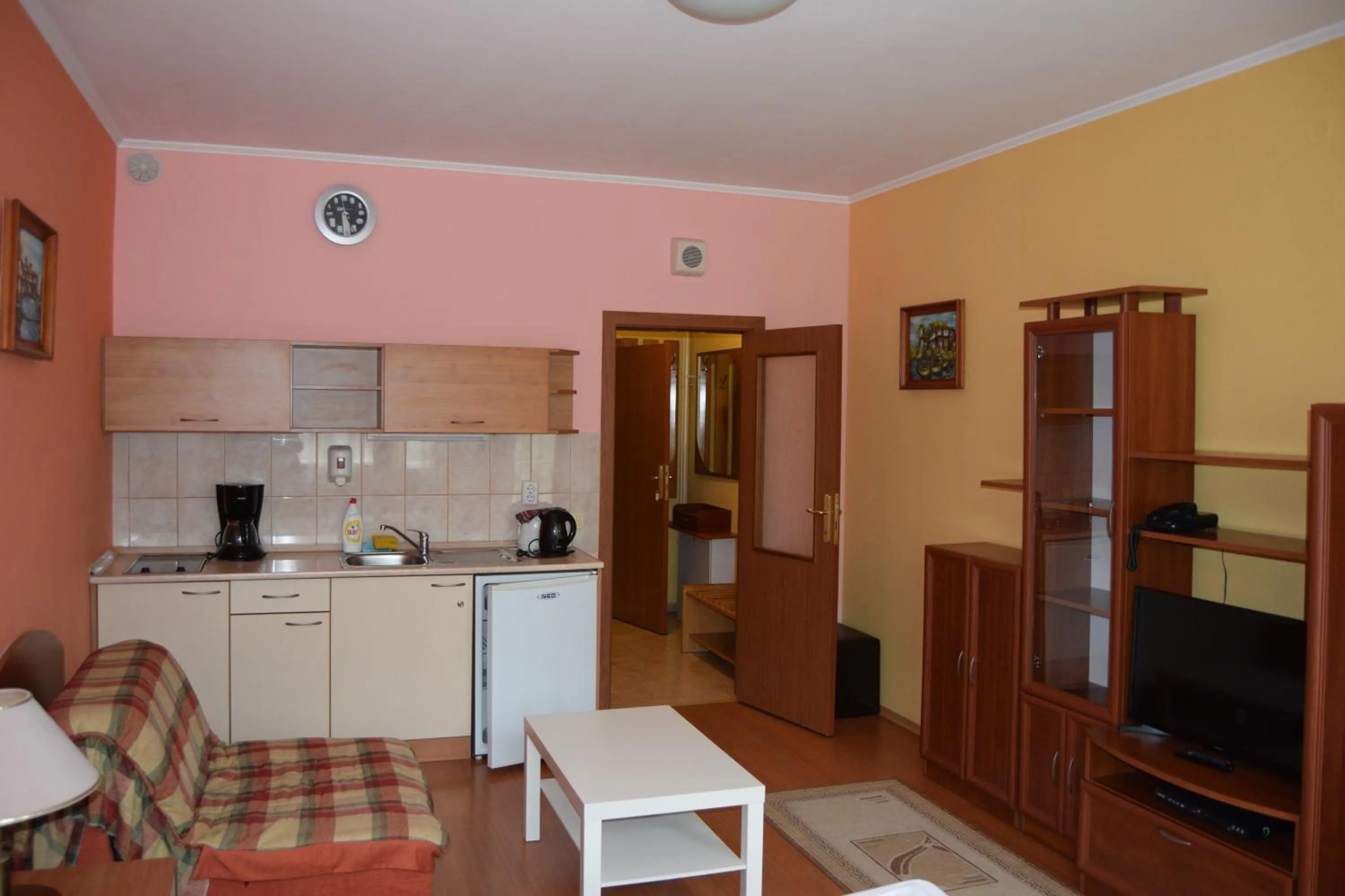 Kitchen or kitchenette in Persey Flora Apartments