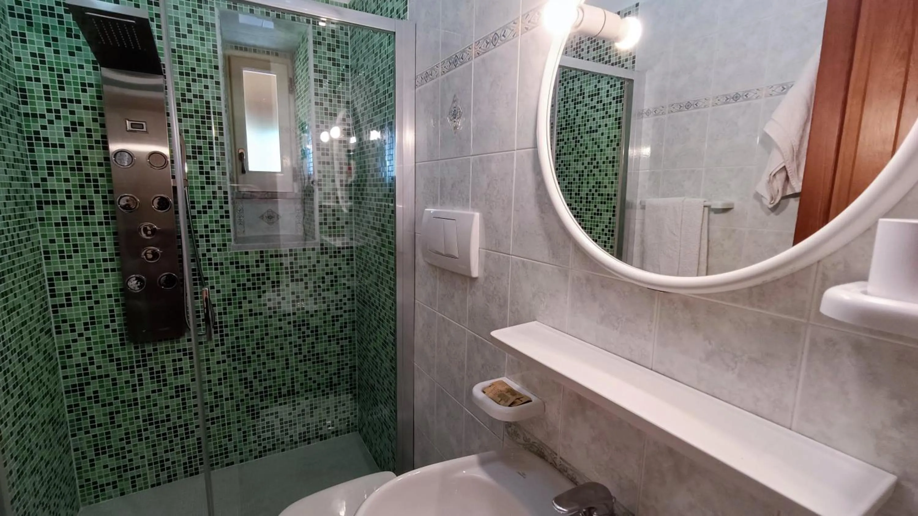 Shower in Residence Villa Cristina