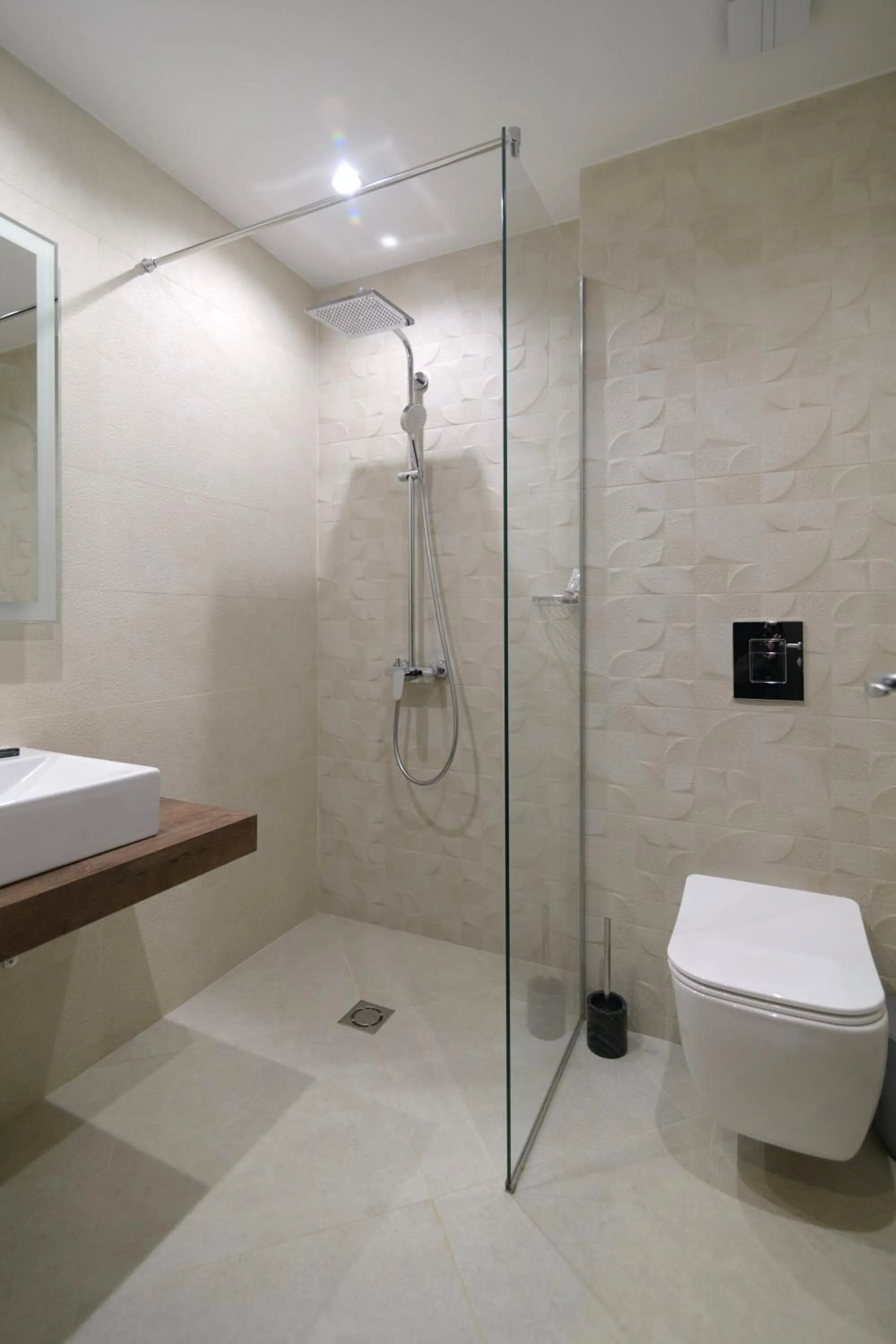 Shower in Rosslyn Dimyat Hotel Varna