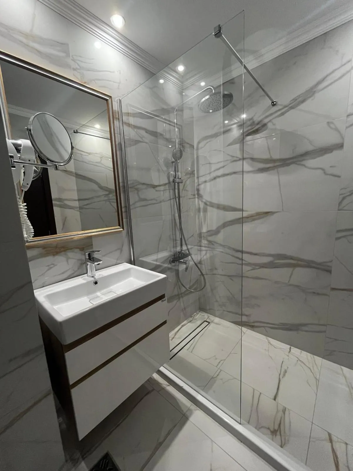 Shower in Hotel Casa Karina Bansko - Half Board & All Inclusive