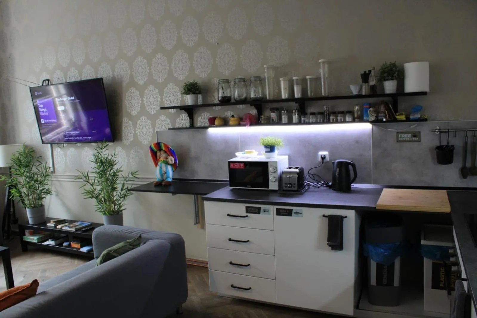 Communal kitchen in Onefam Old Town